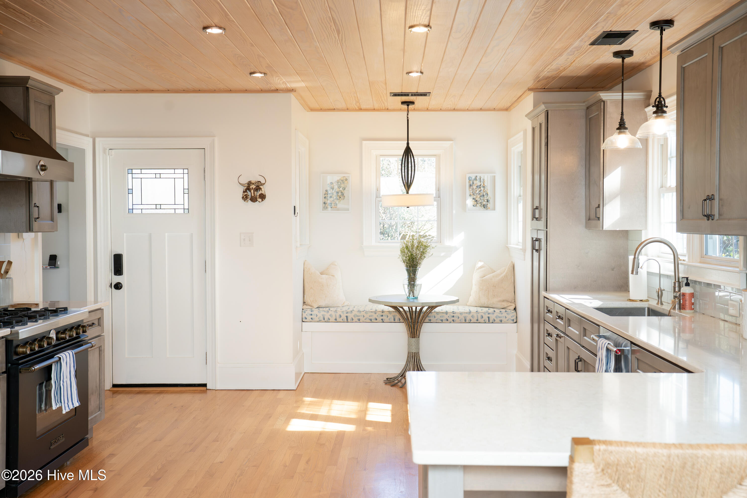 100558476 | Photo 17