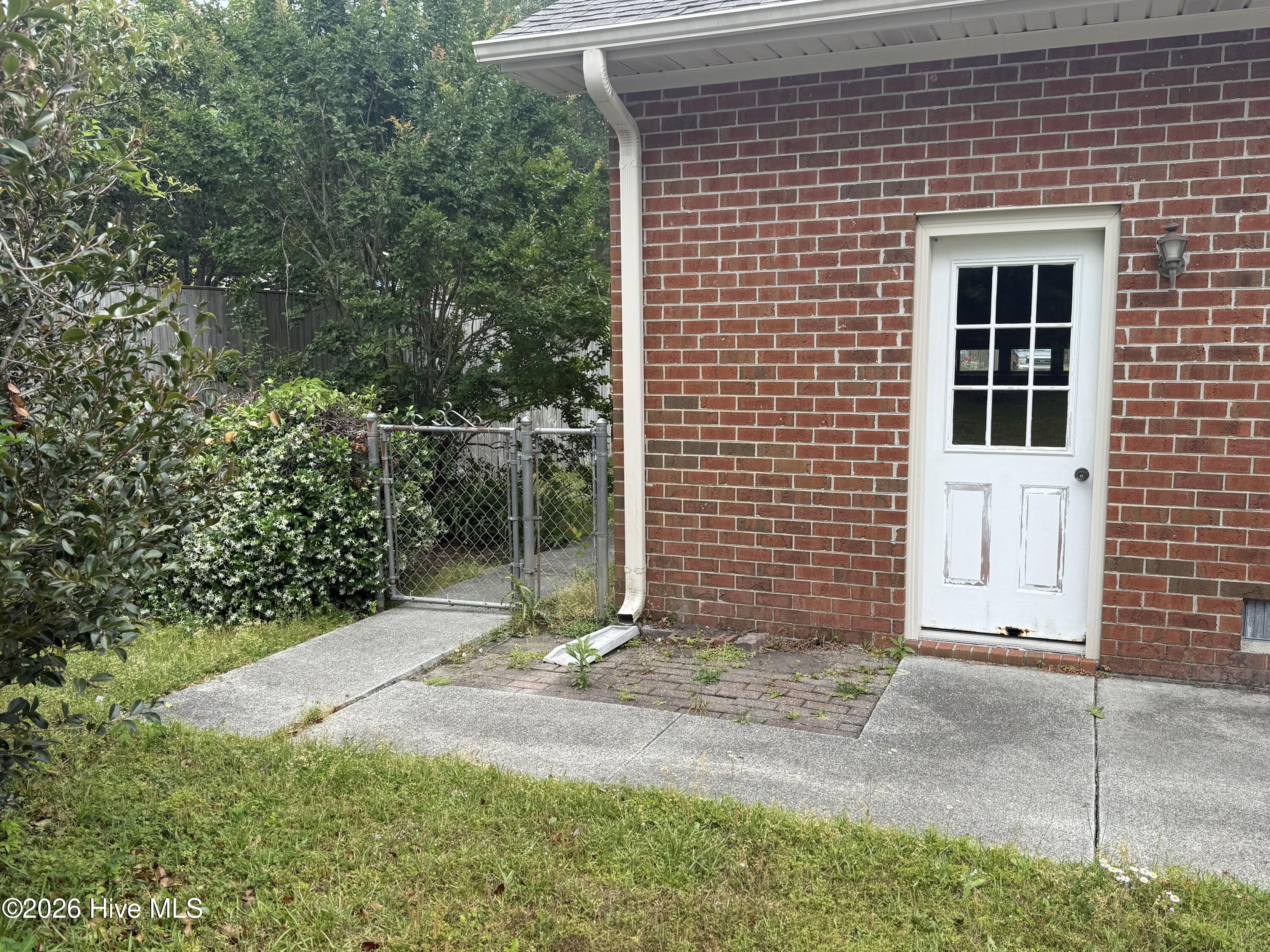 100570594 | Photo 40