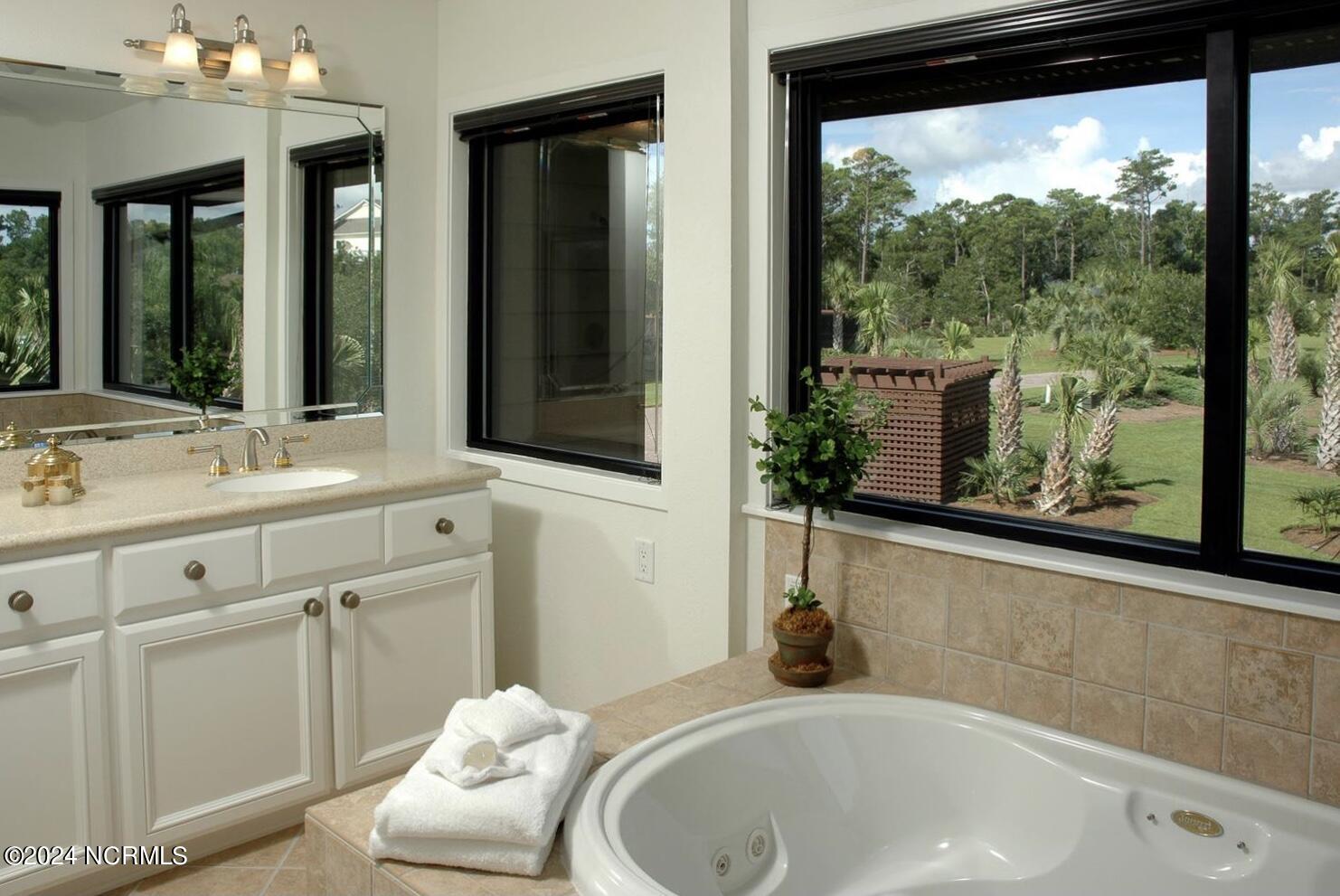 100463801 | Photo 33