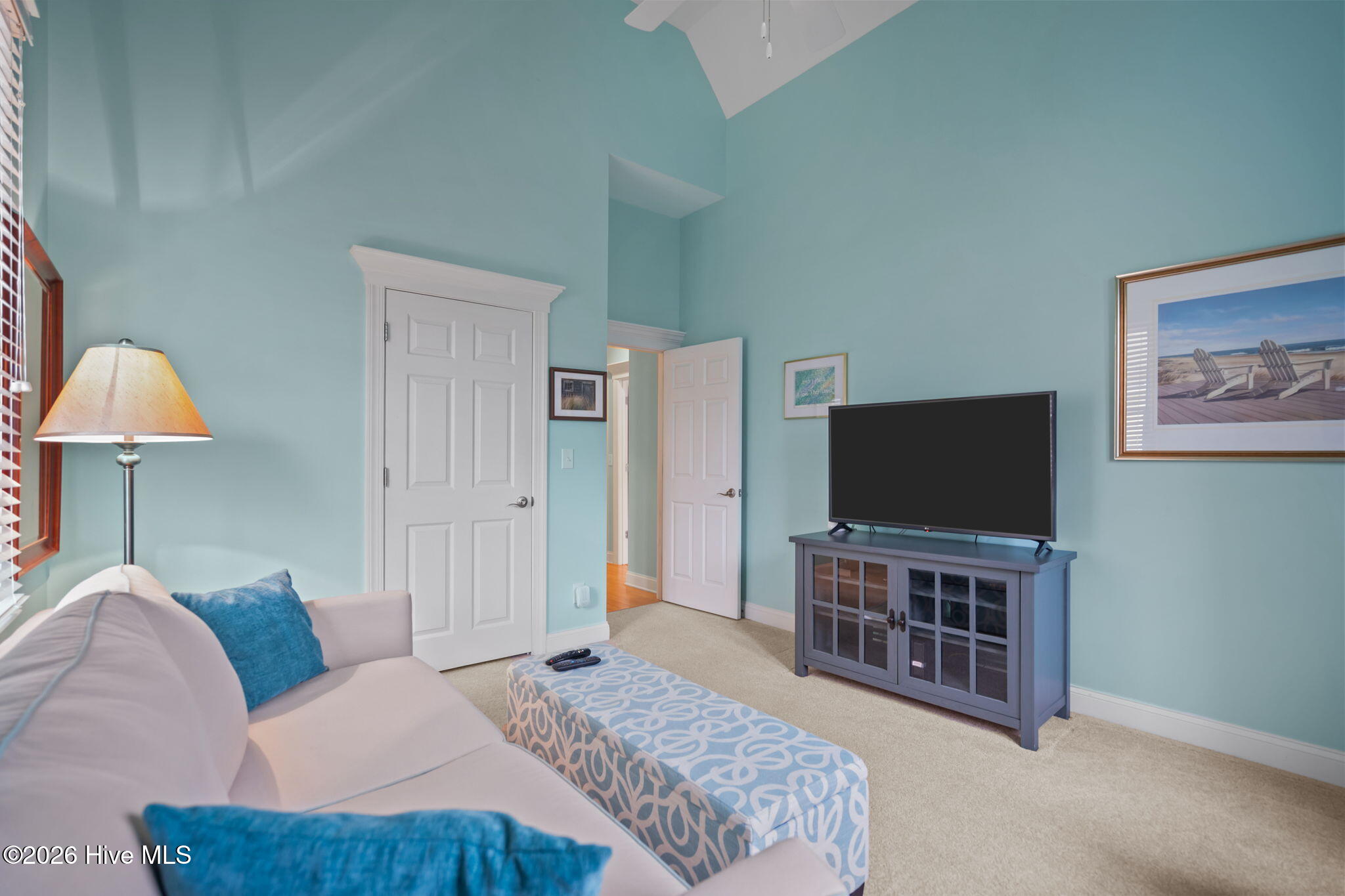 100560775 | Photo 37