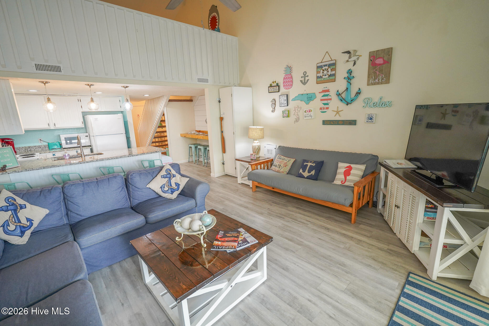 100550894 | Photo 19