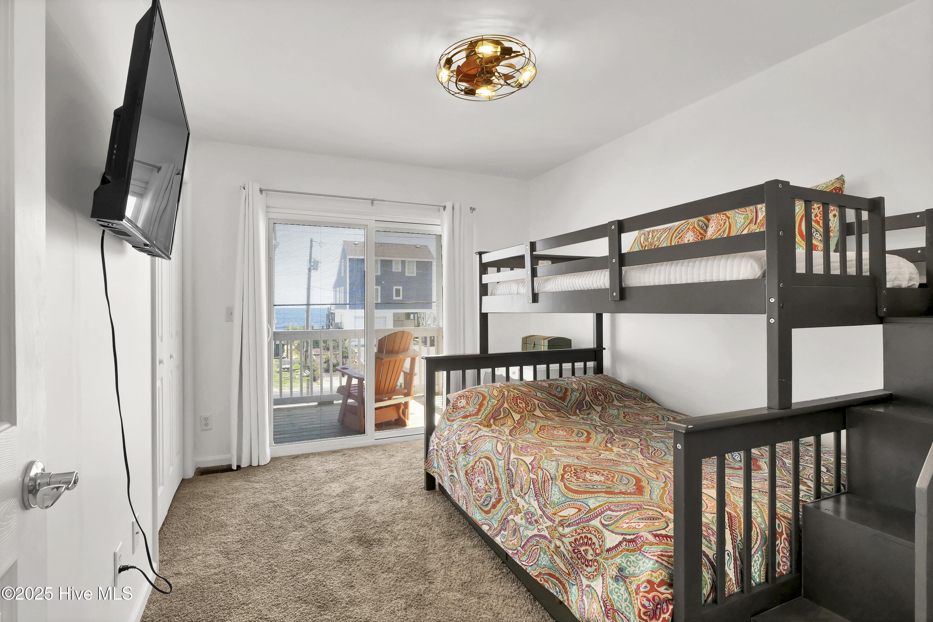 100521300 | Photo 25