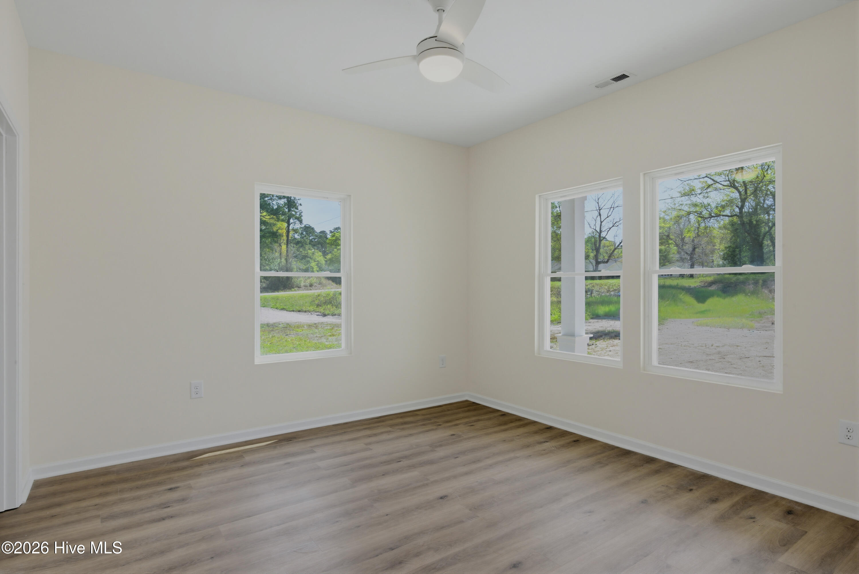 100563323 | Photo 20