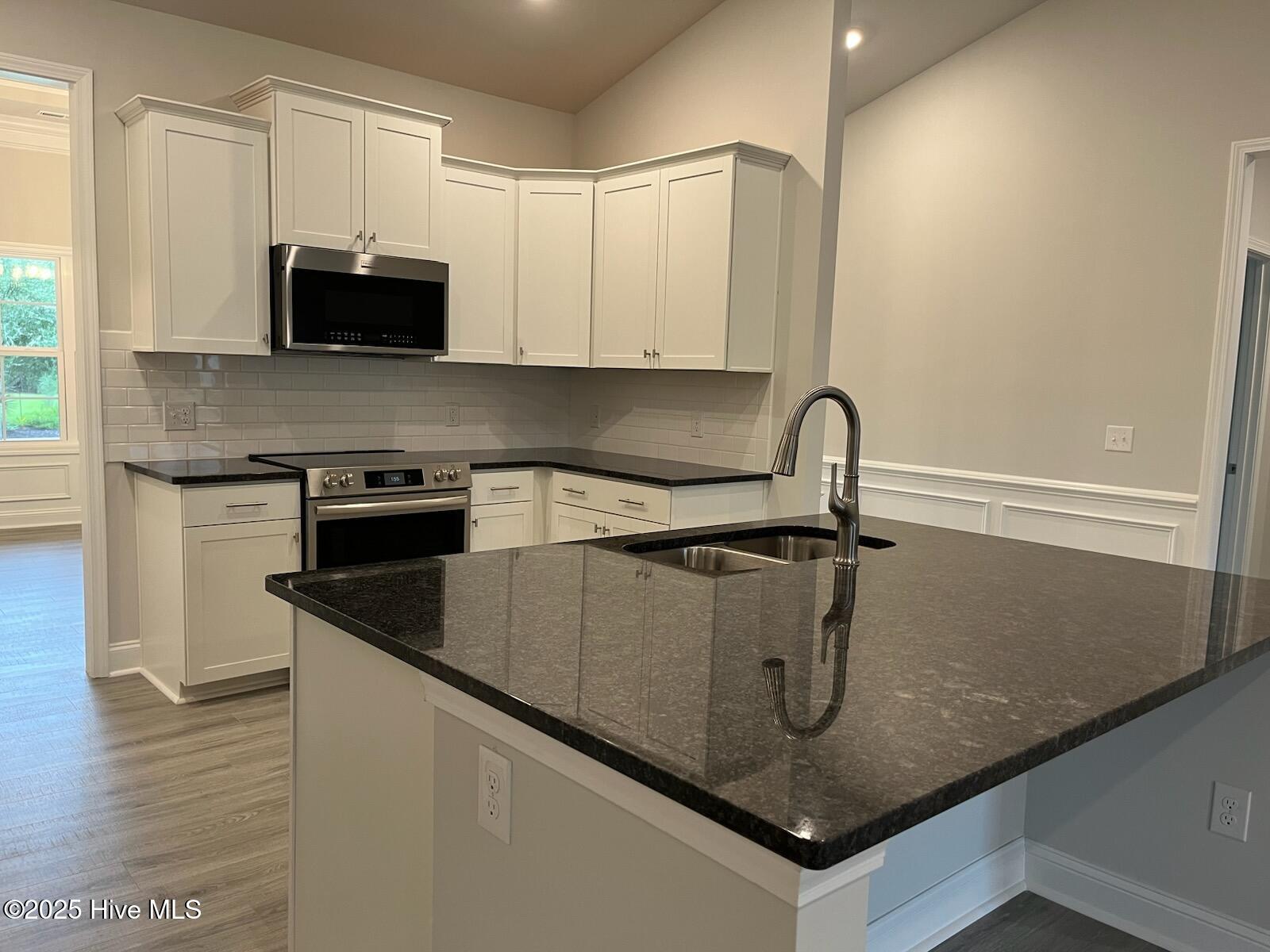 100447887 | Photo 11