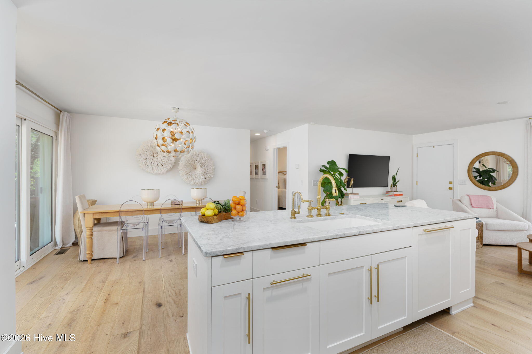 100561167 | Photo 15