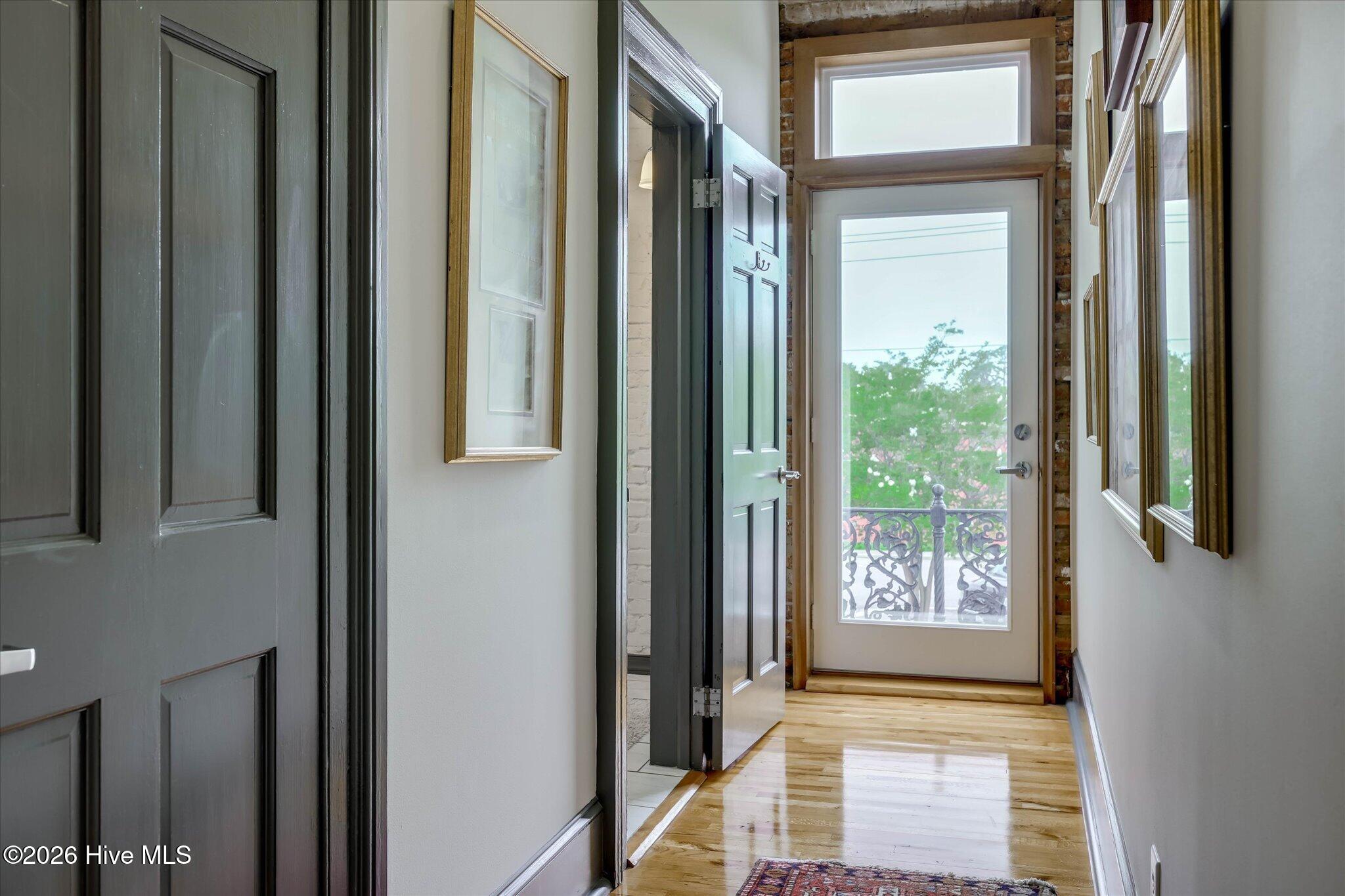 302 Park hall to balcony