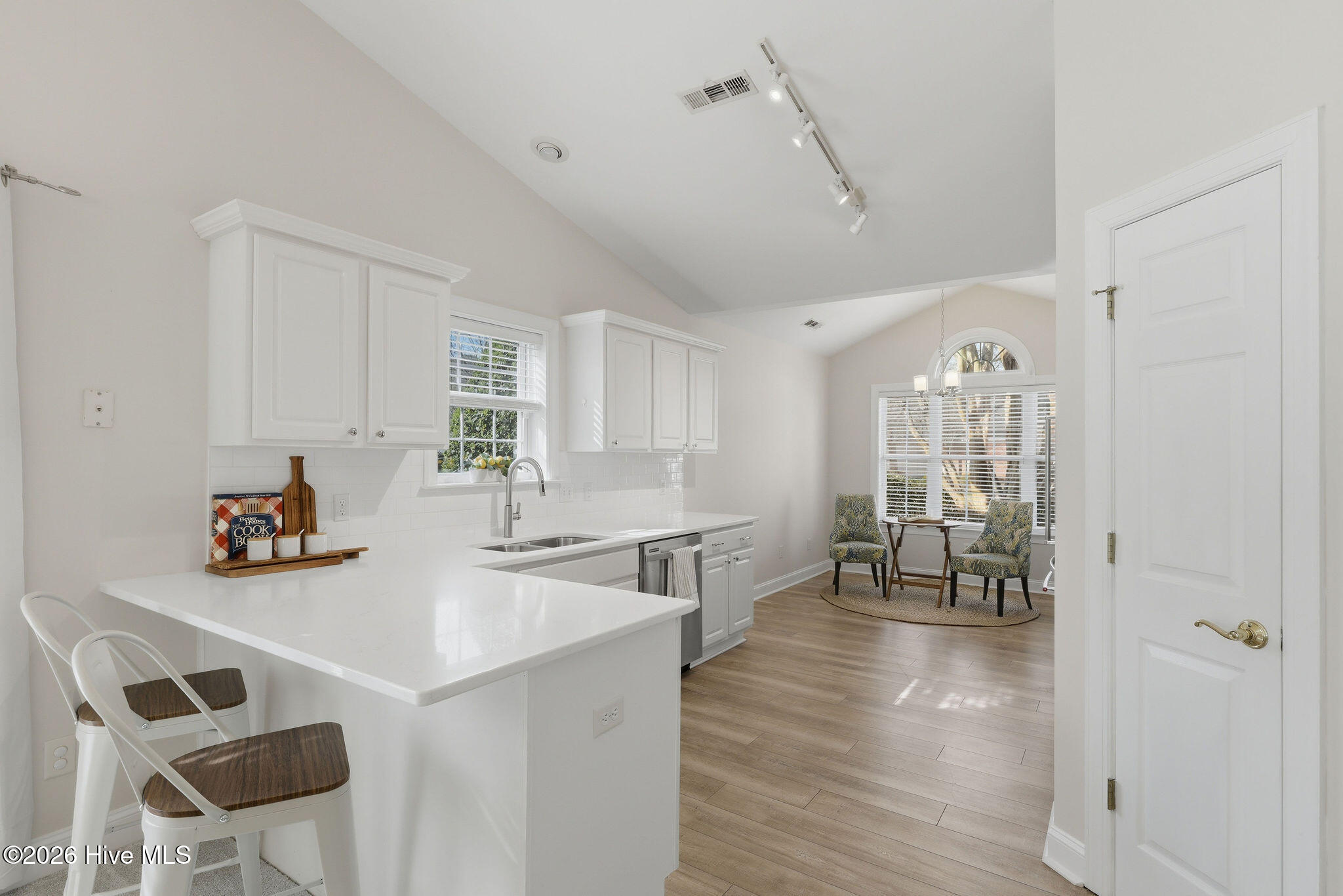 100559999 | Photo 15