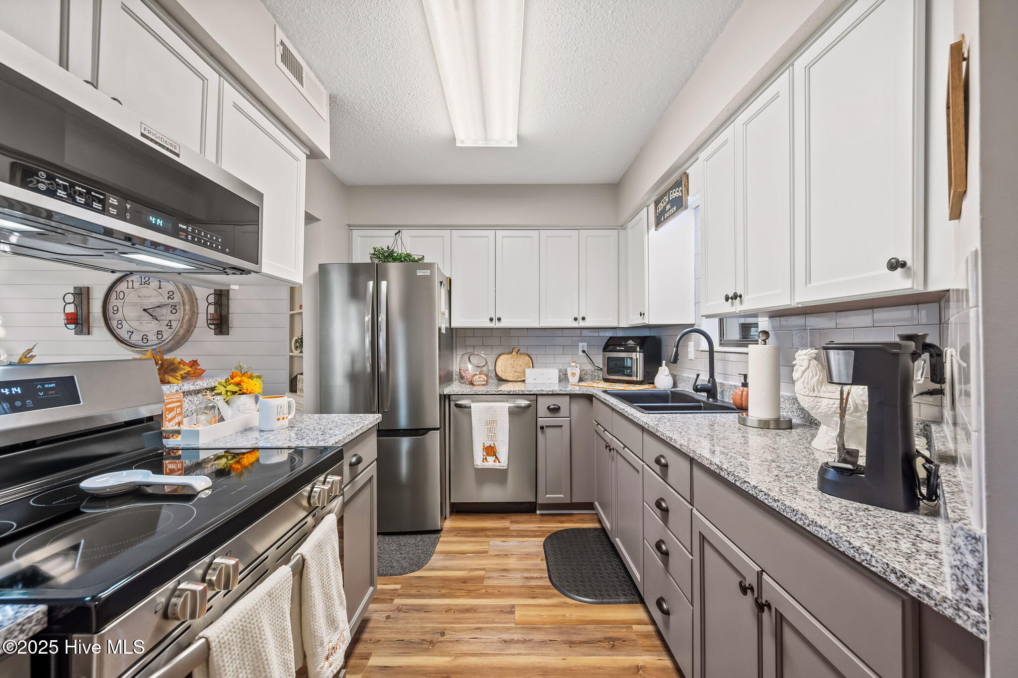 100537179 | Photo 26