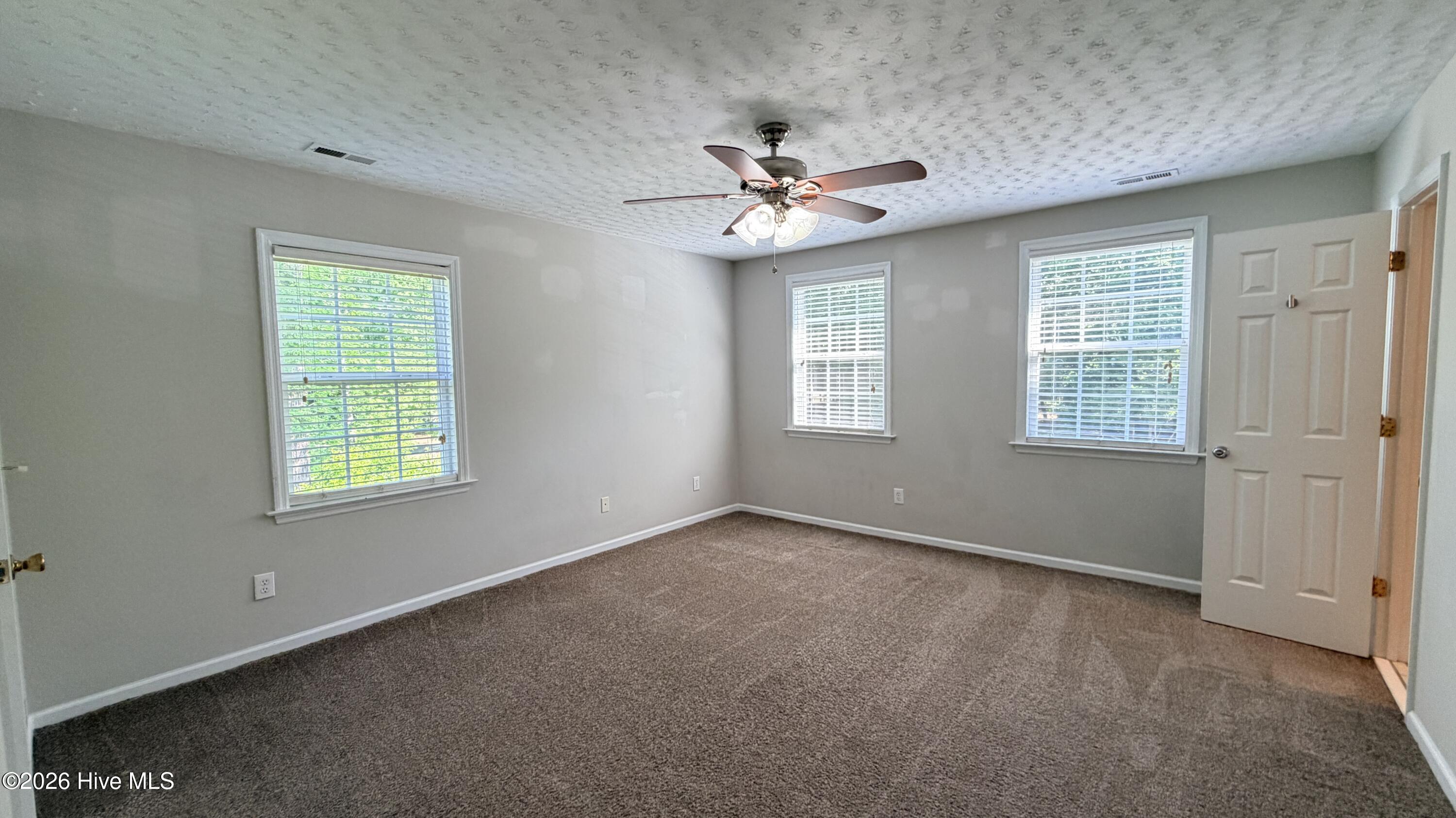 100569360 | Photo 21