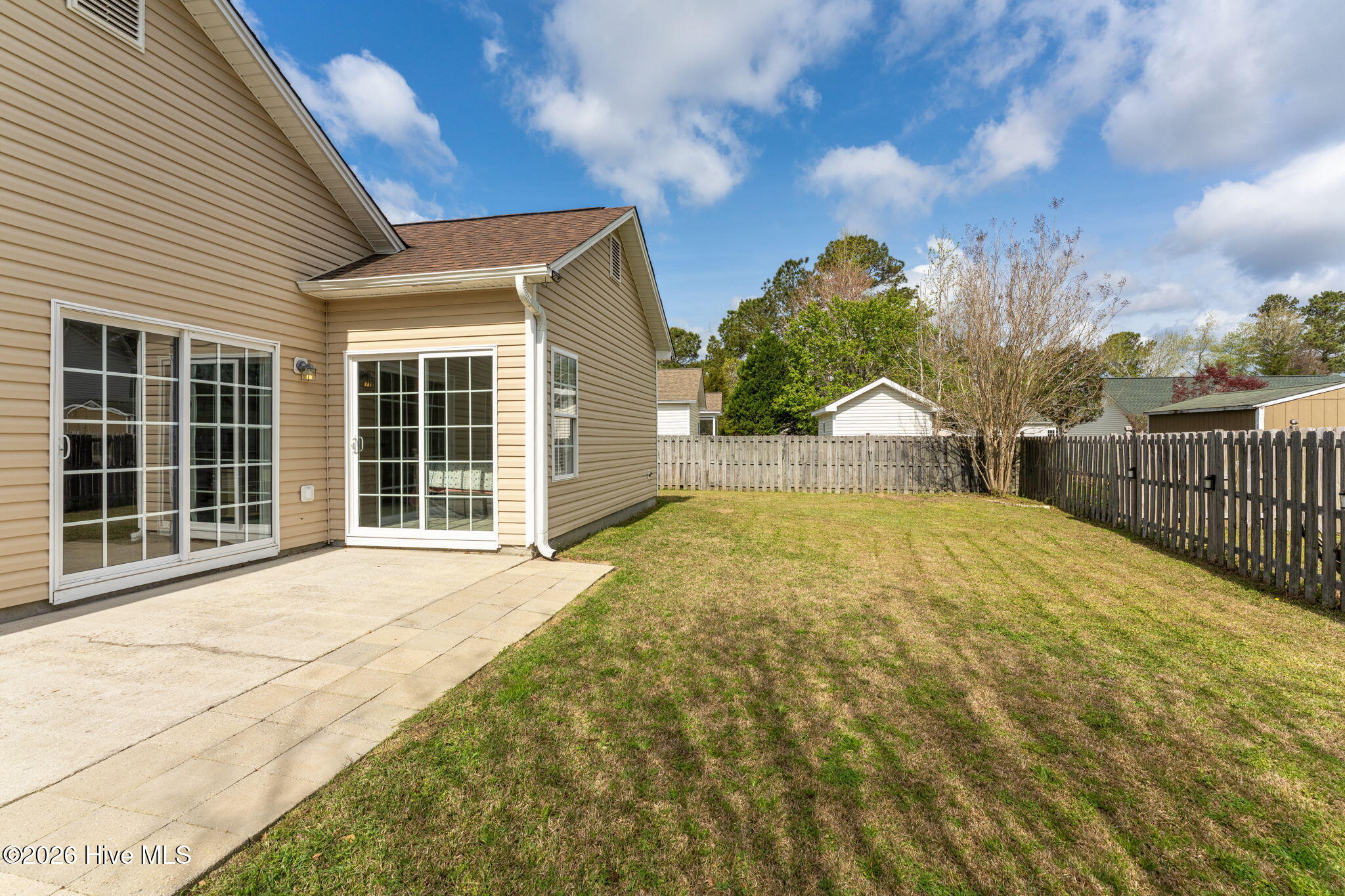 100563098 | Photo 33