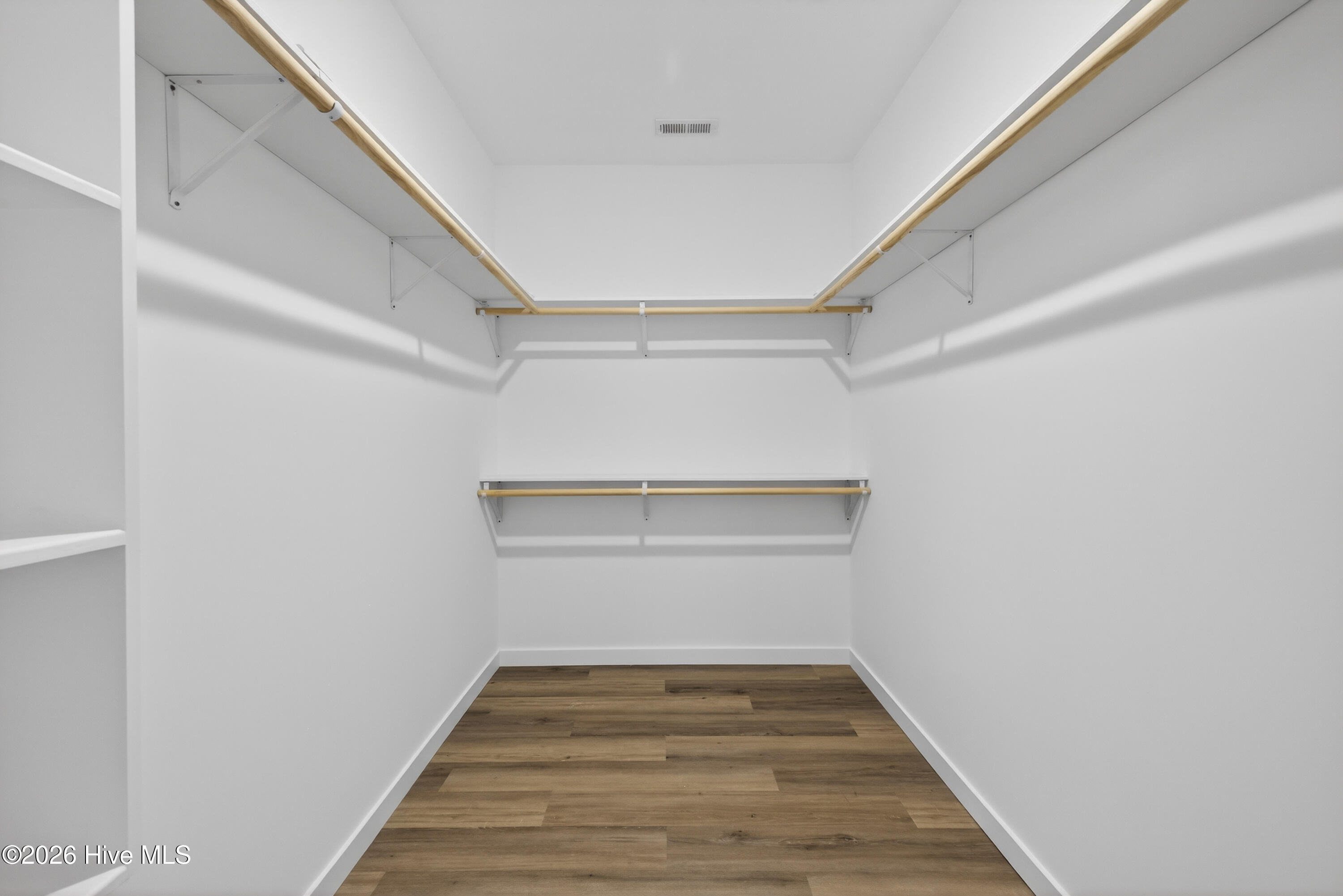 100548681 | Photo 28