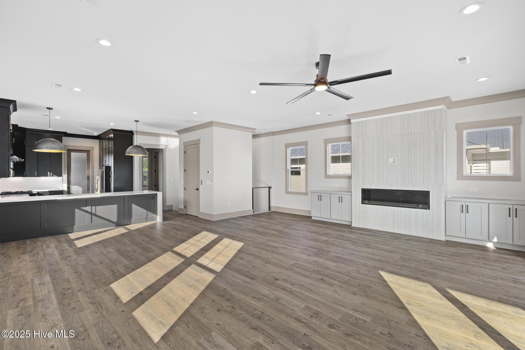 100517946 | Photo 19