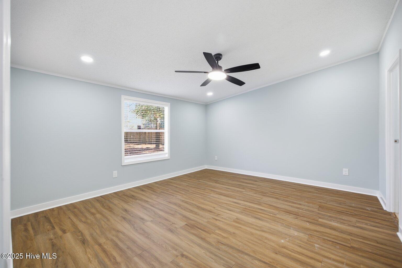 100545127 | Photo 15