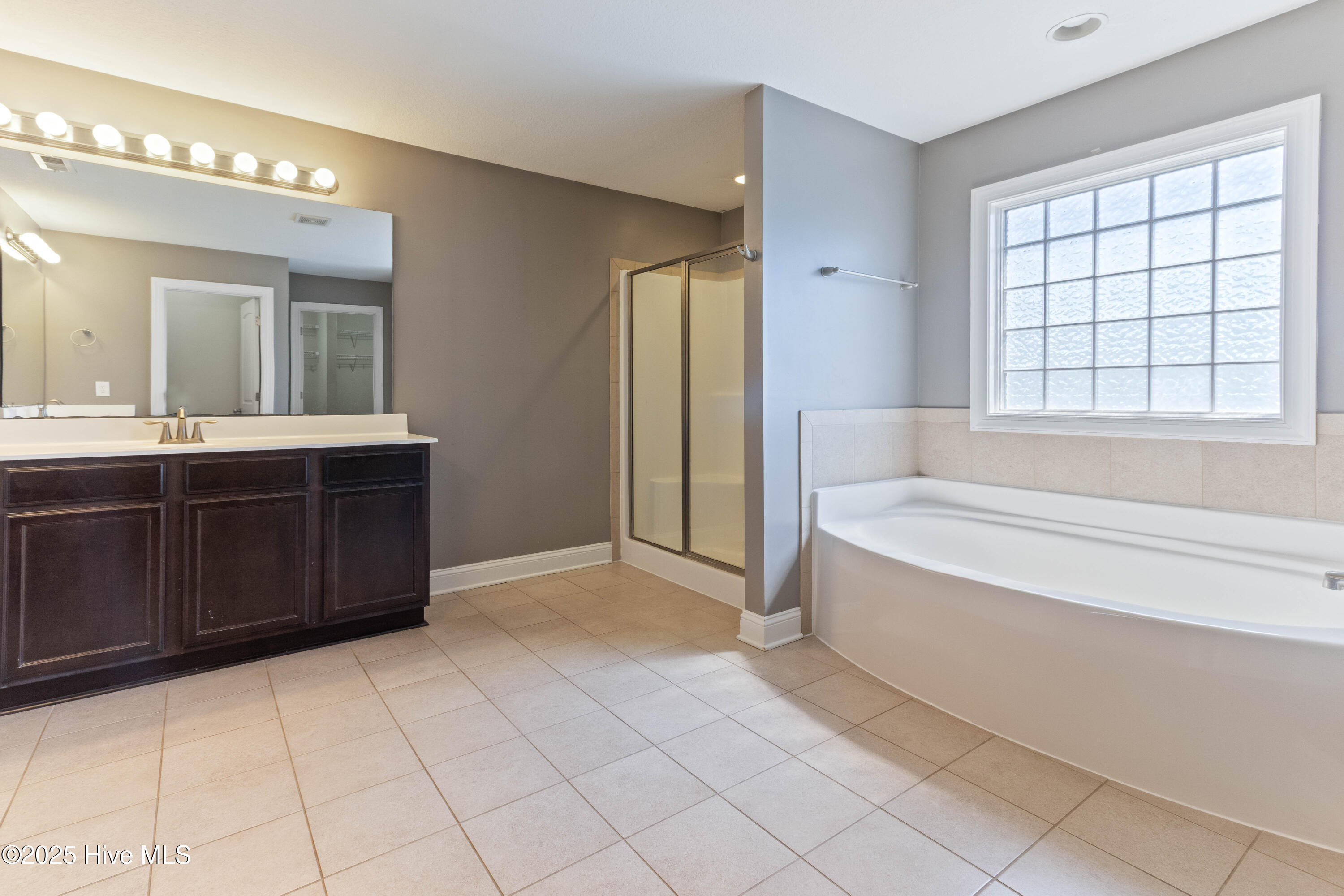 100528523 | Photo 33