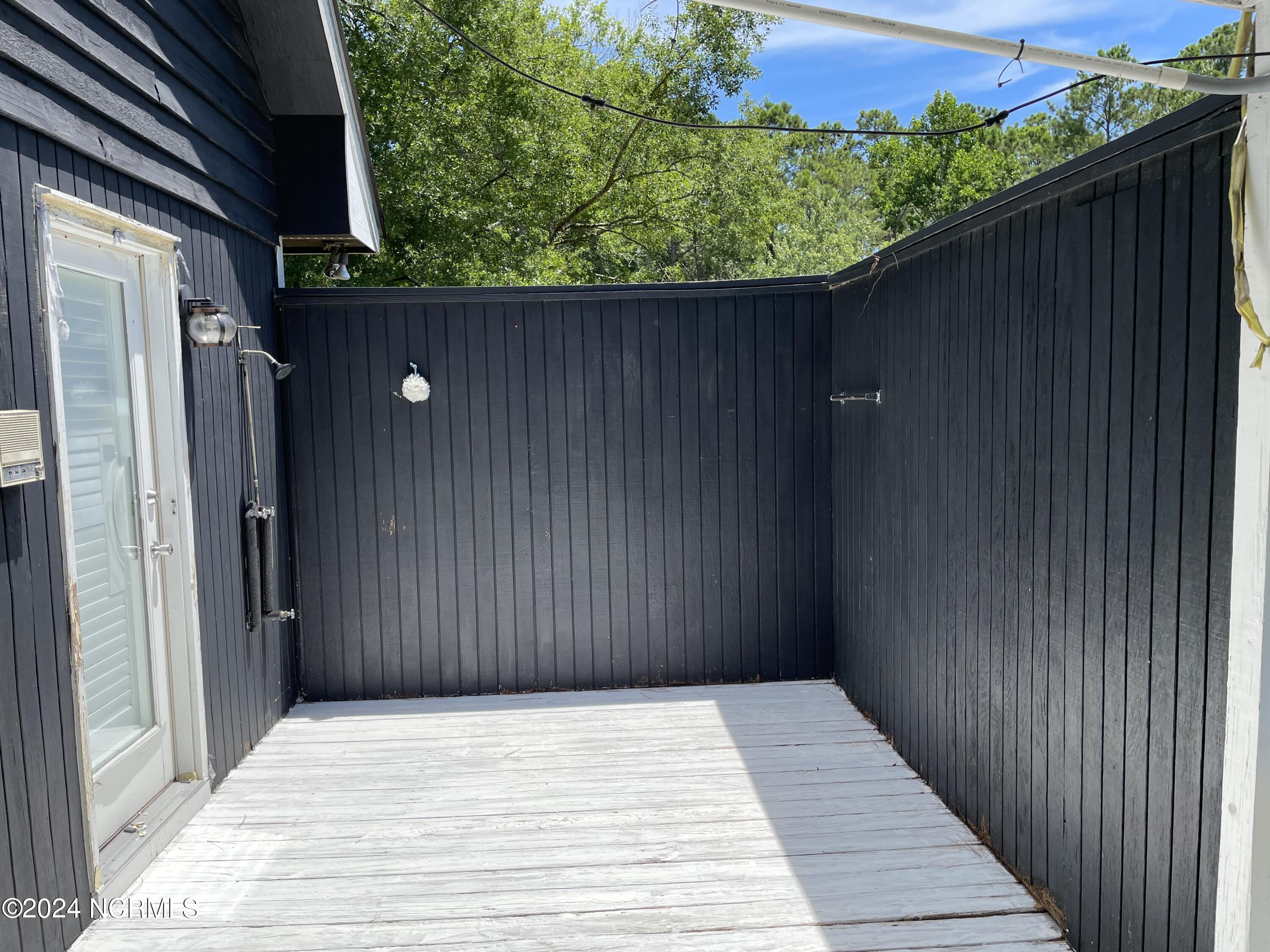 100560812 | Photo 18