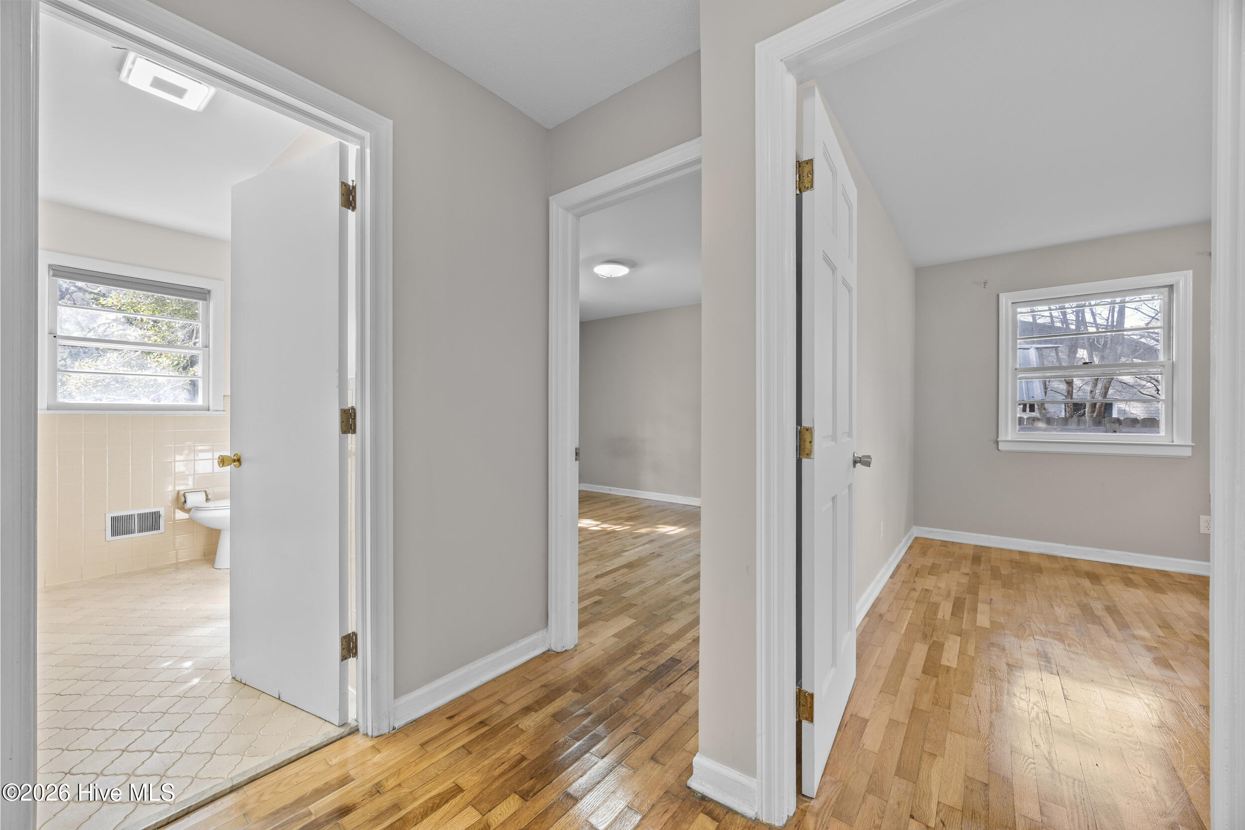 100548079 | Photo 22