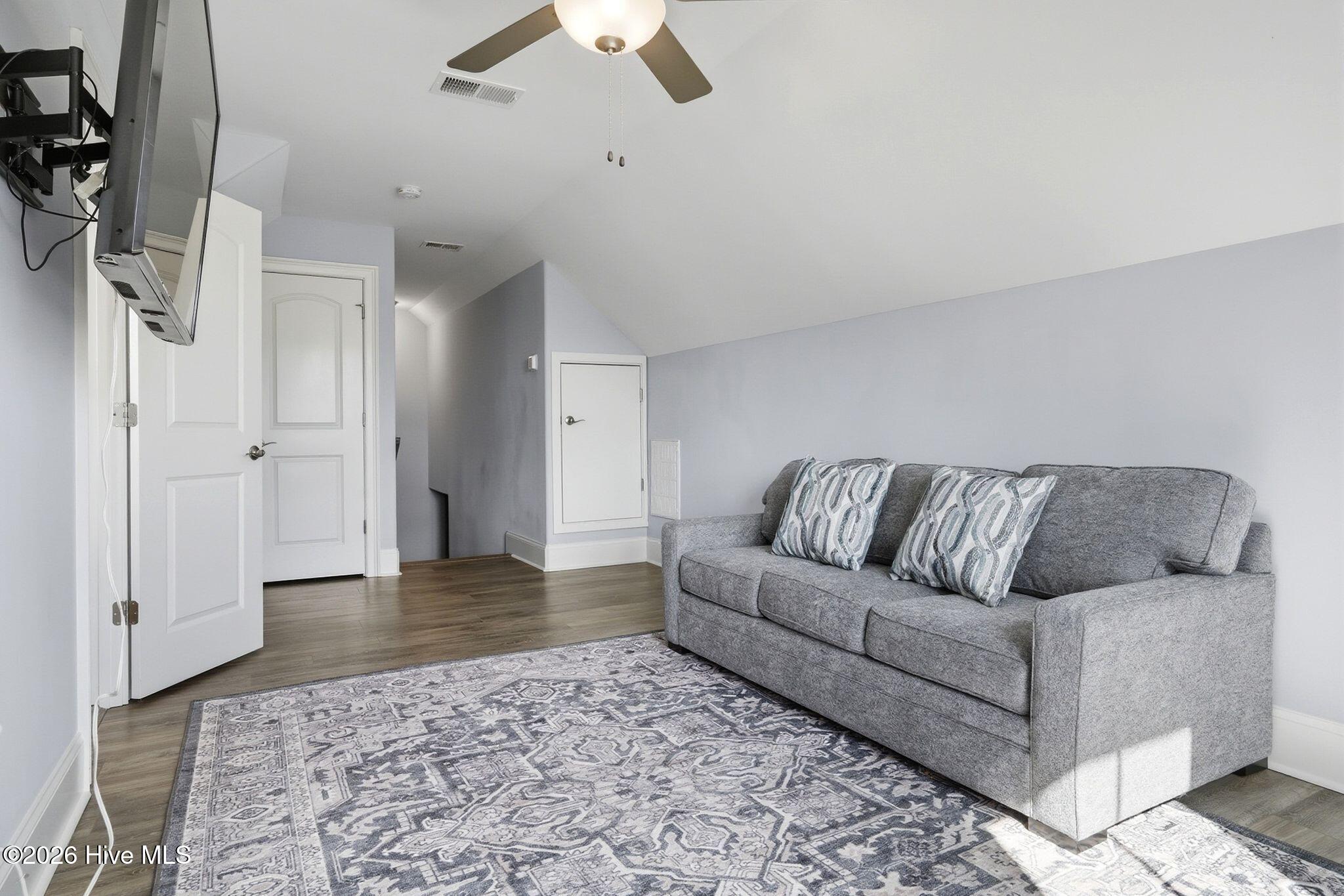 100556850 | Photo 33