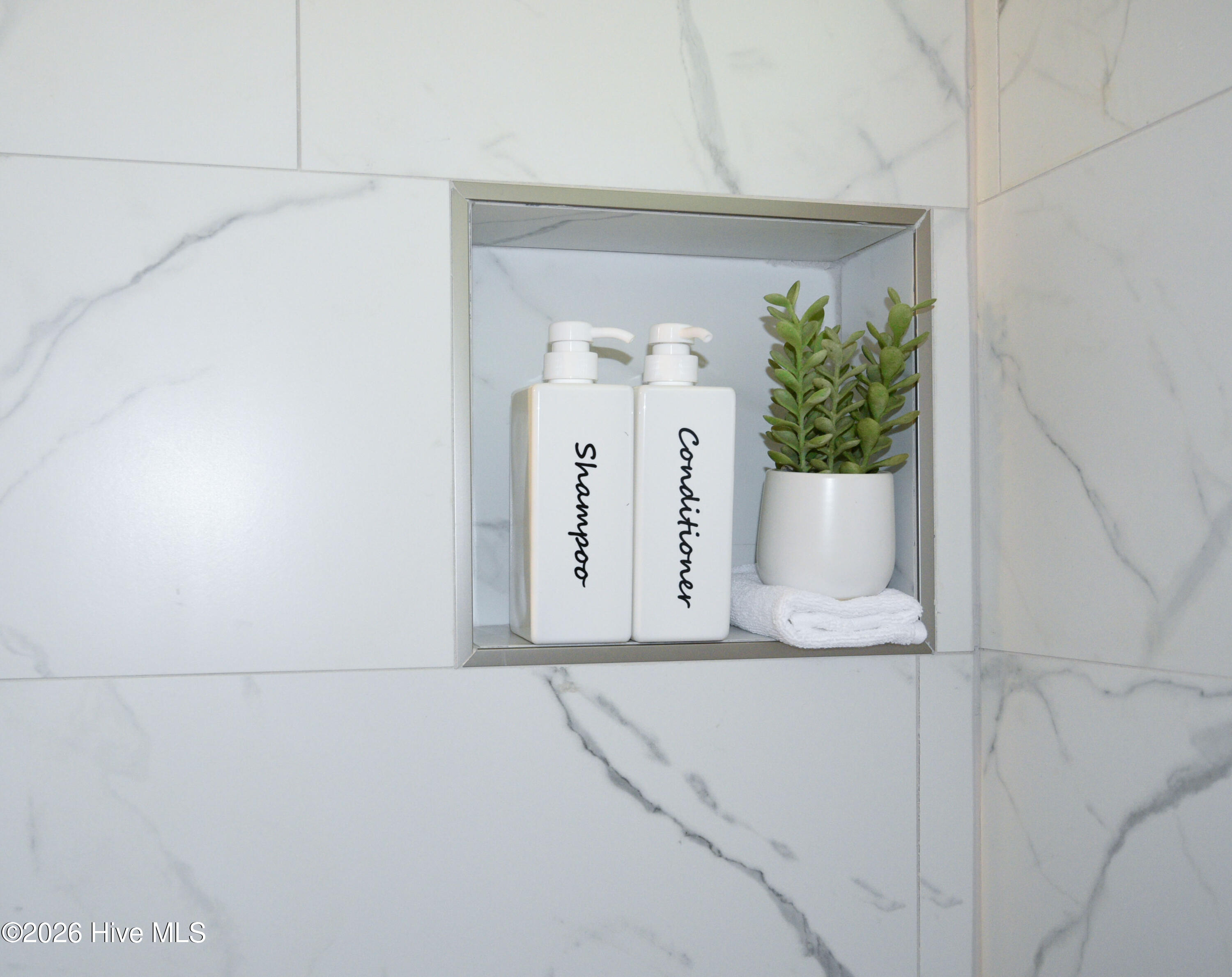 100569320 | Photo 52