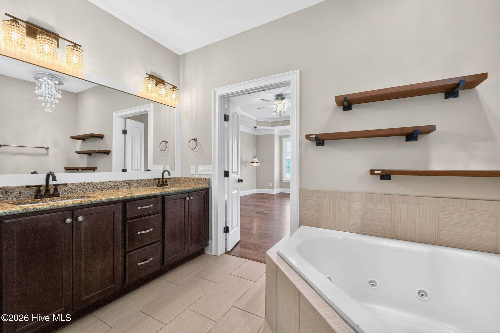 100567612 | Photo 43