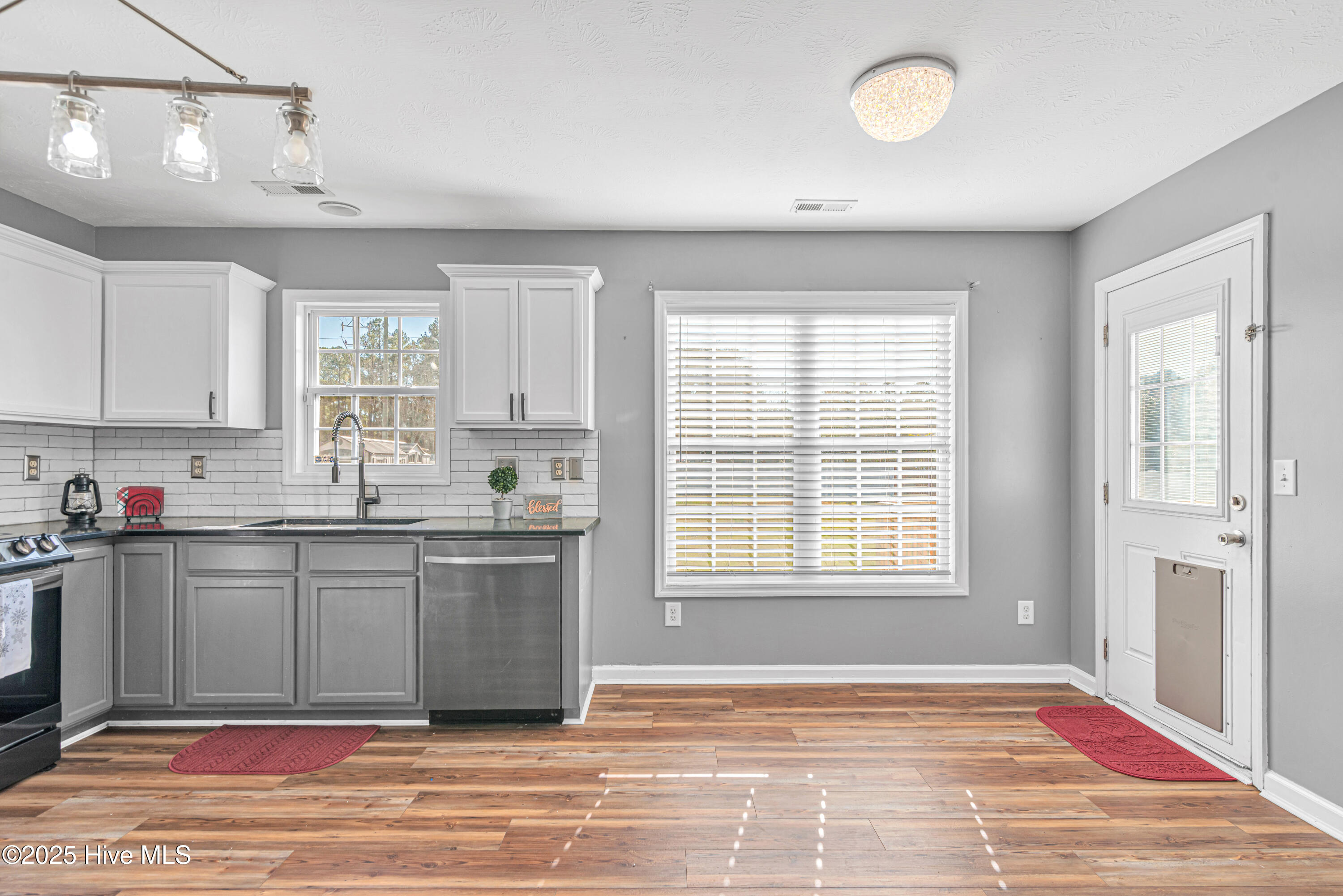 100543275 | Photo 20