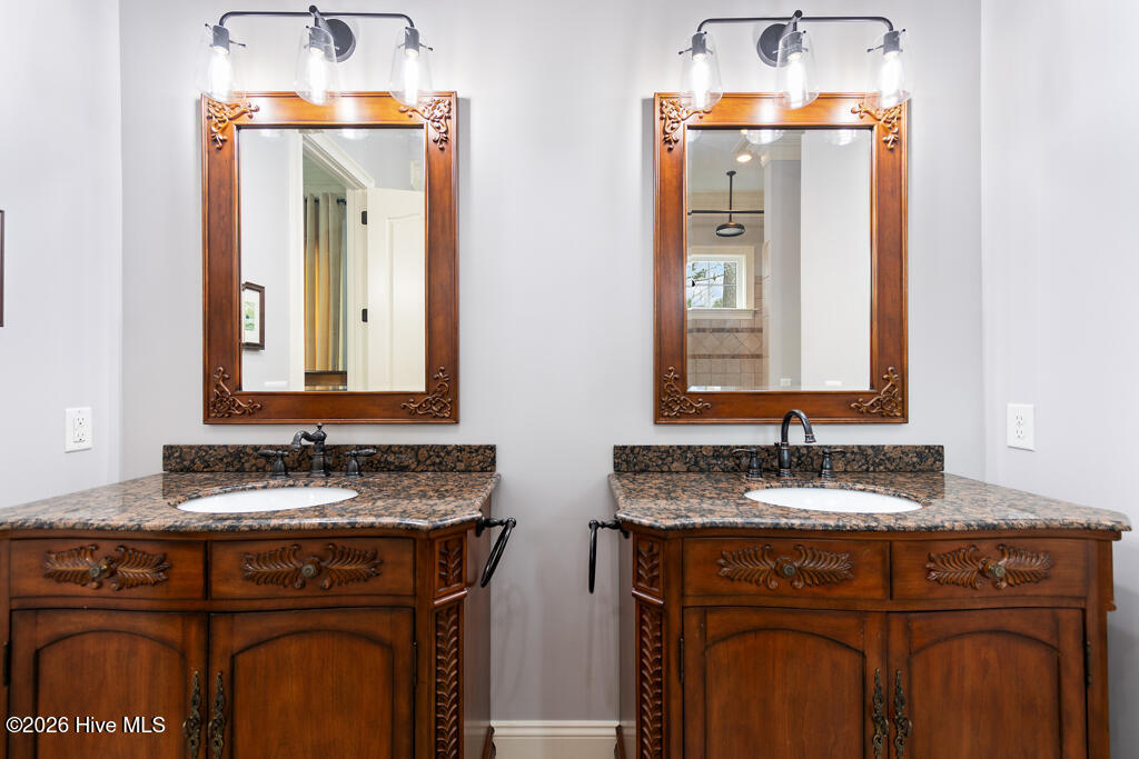 100558482 | Photo 48