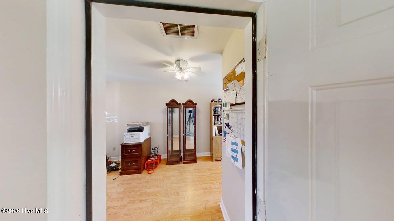 100570322 | Photo 50