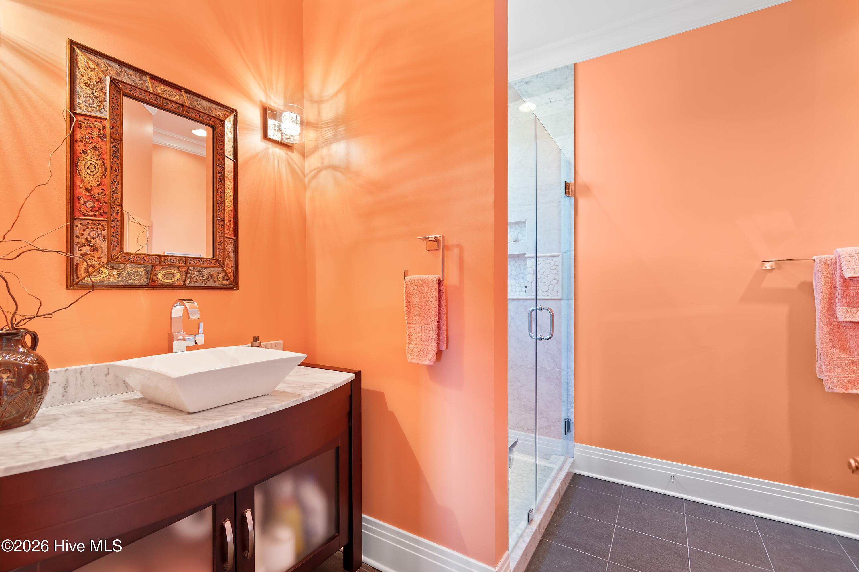 100549658 | Photo 45