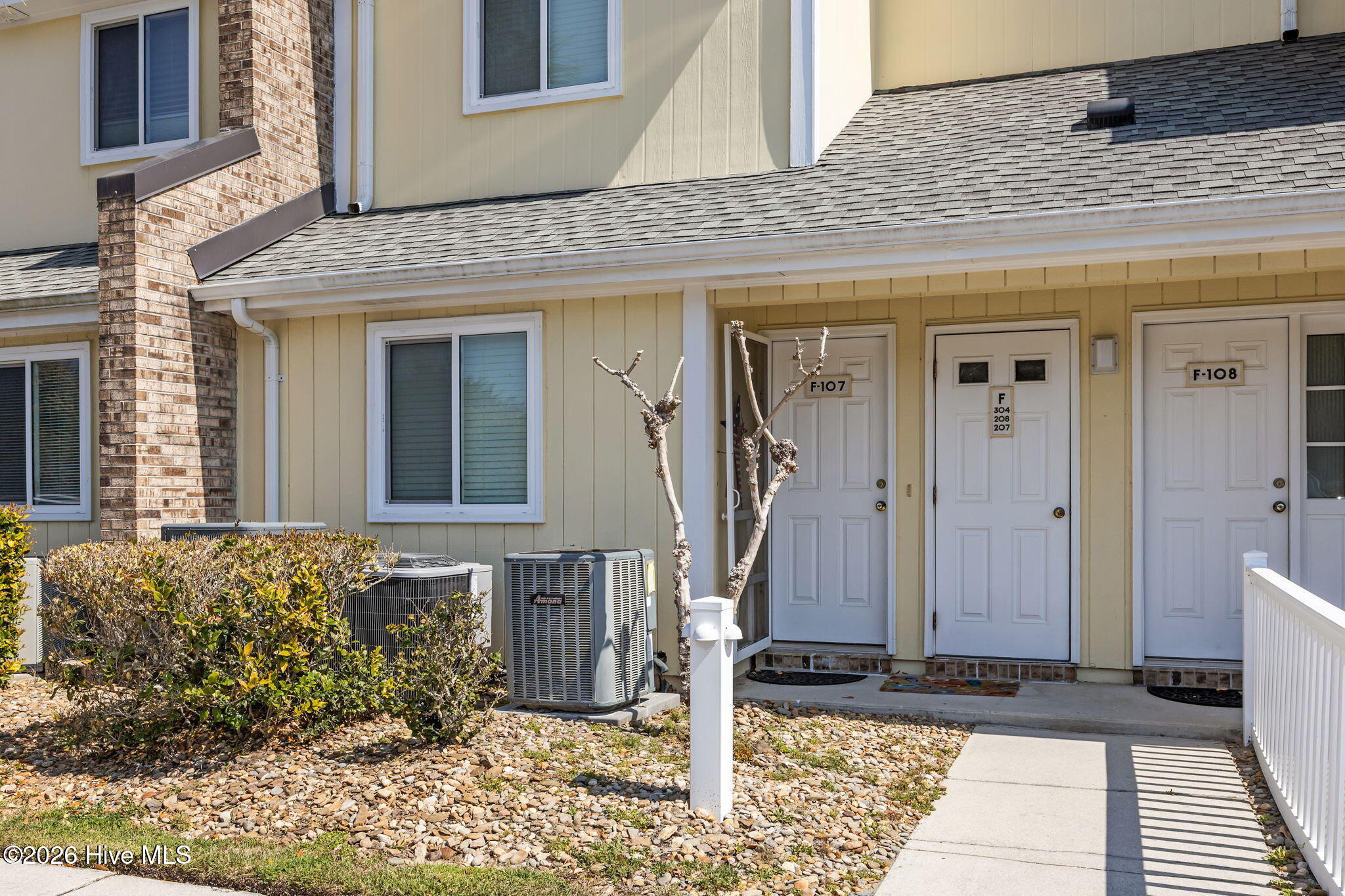 100563911 | Photo 22