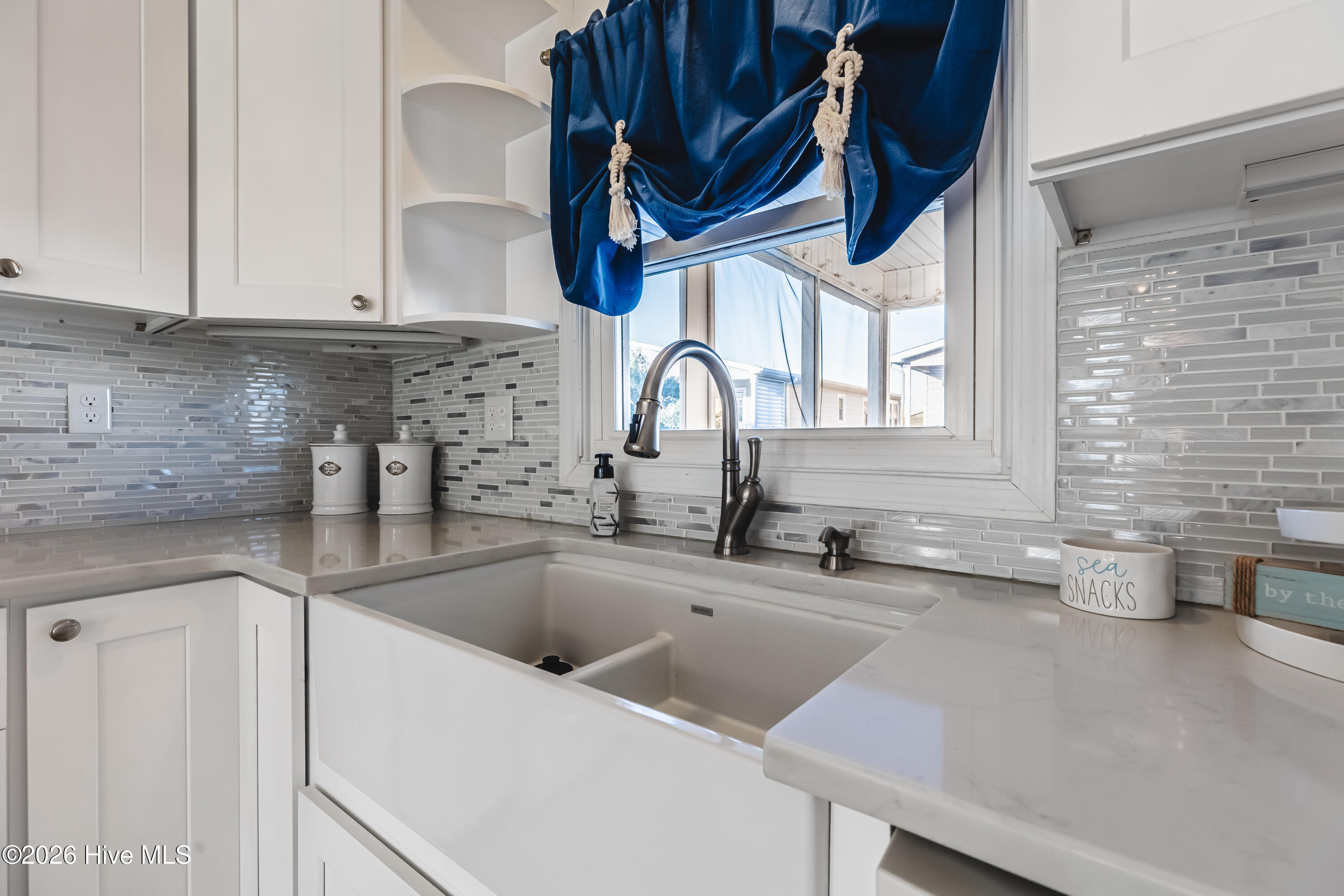 100563076 | Photo 11