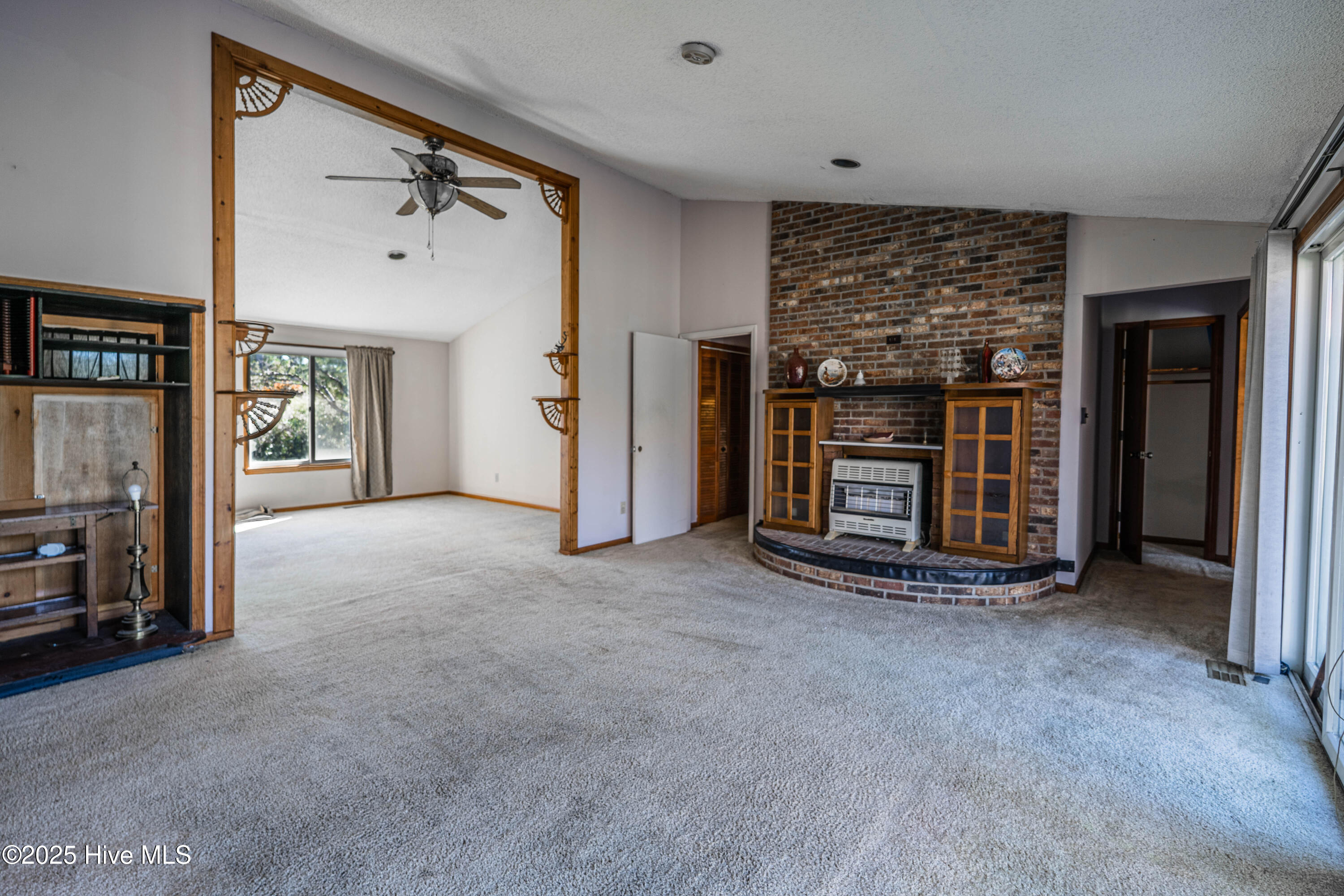 100536472 | Photo 11