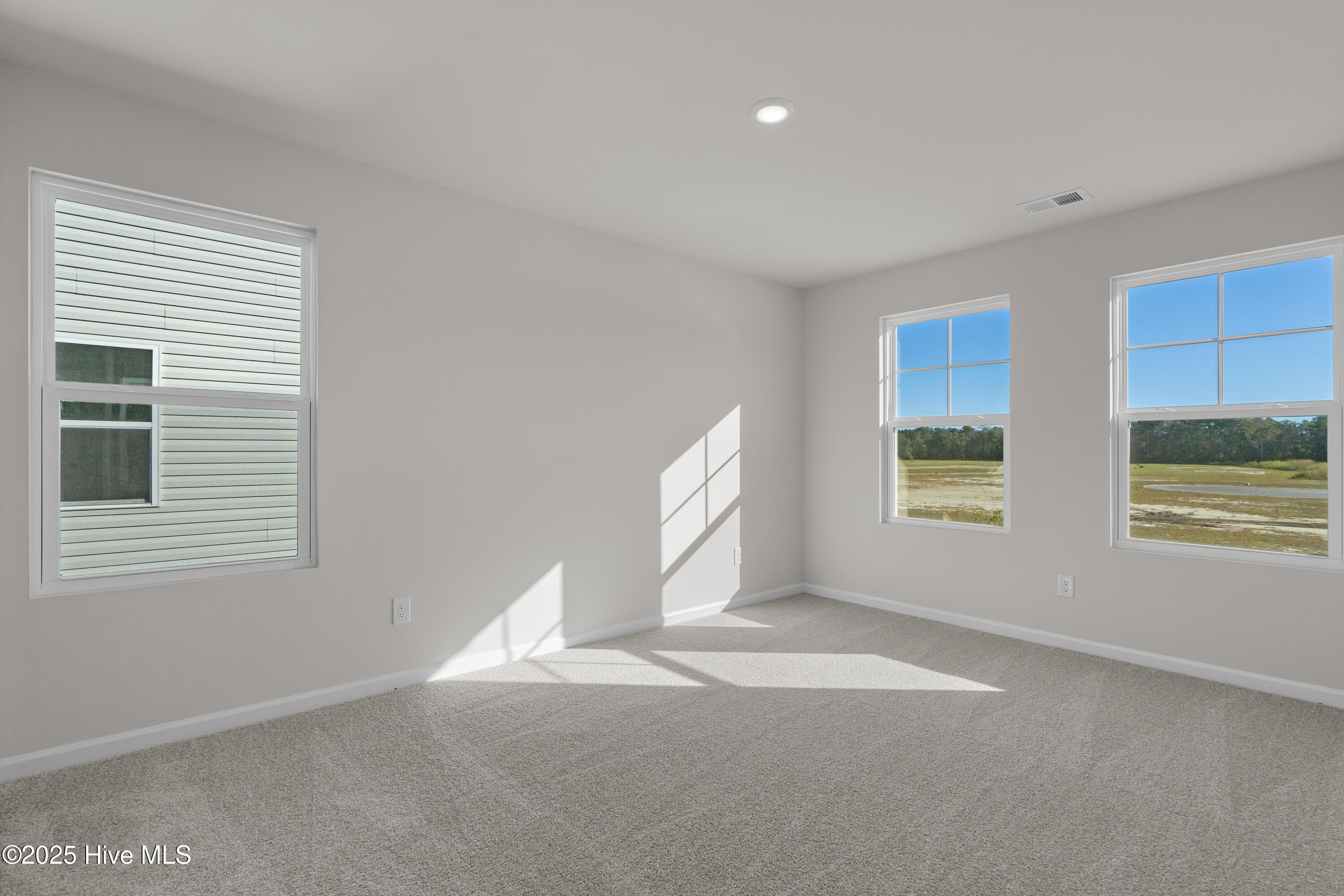 100536974 | Photo 25