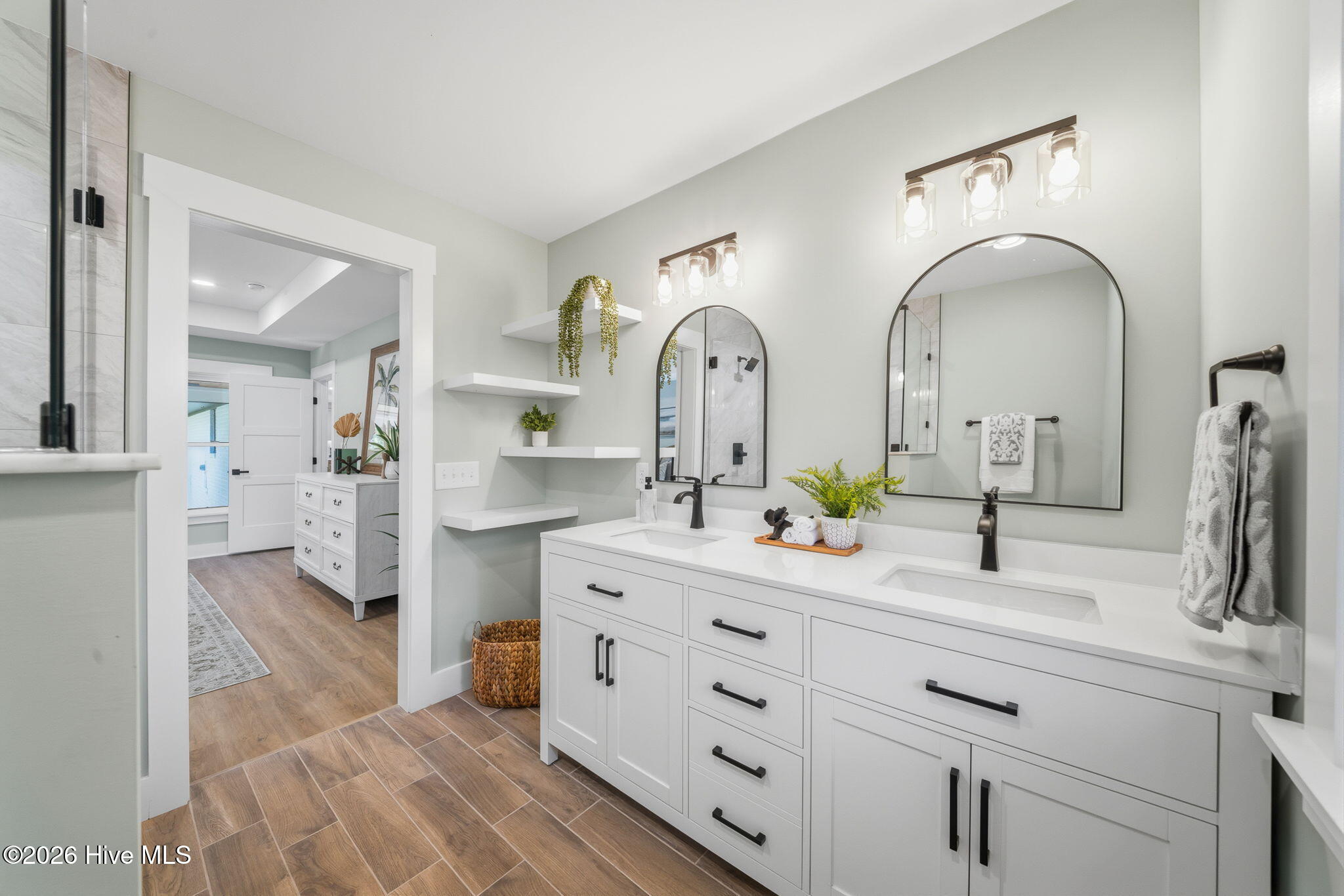 100569769 | Photo 39