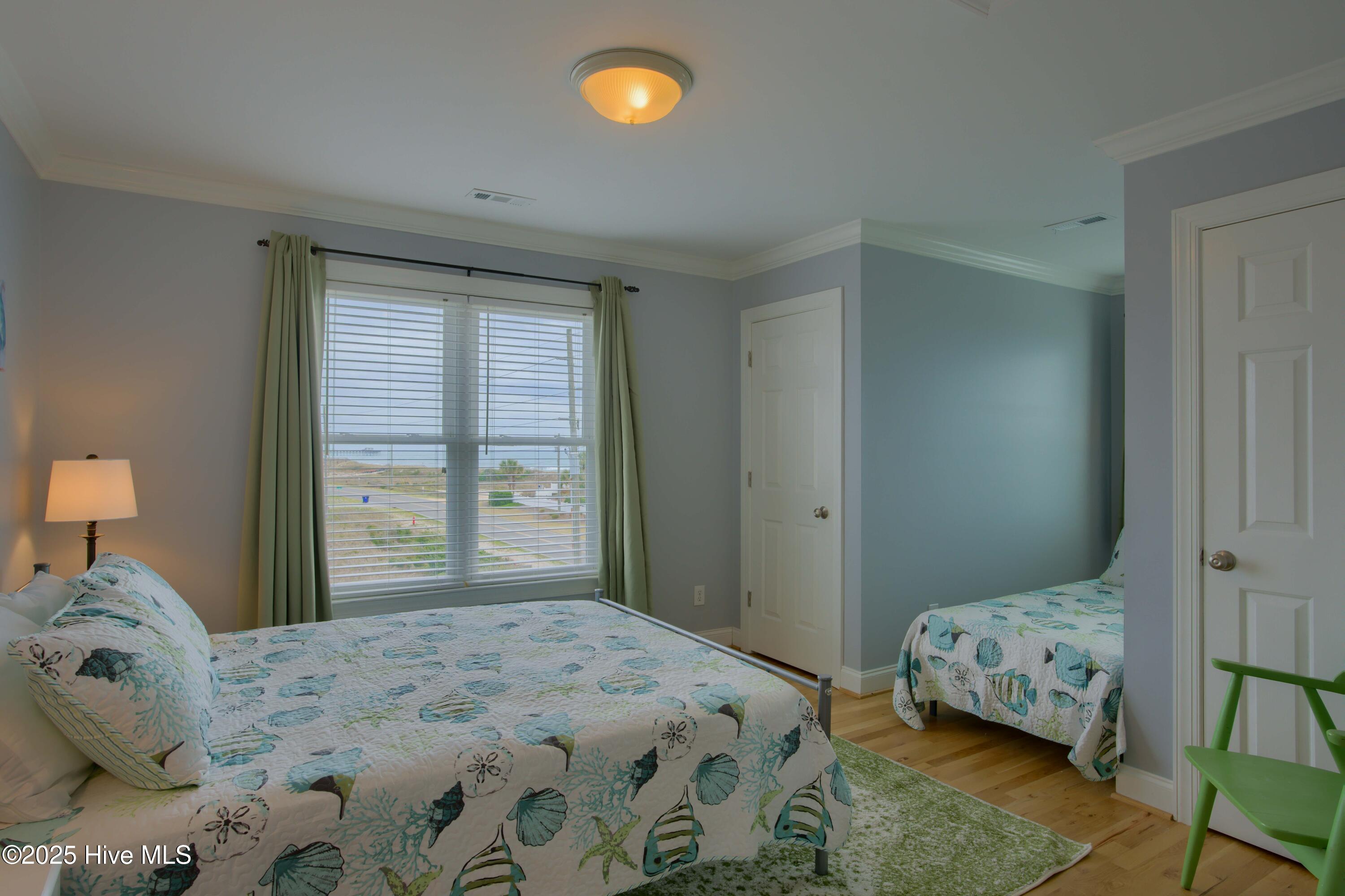 100520449 | Photo 46