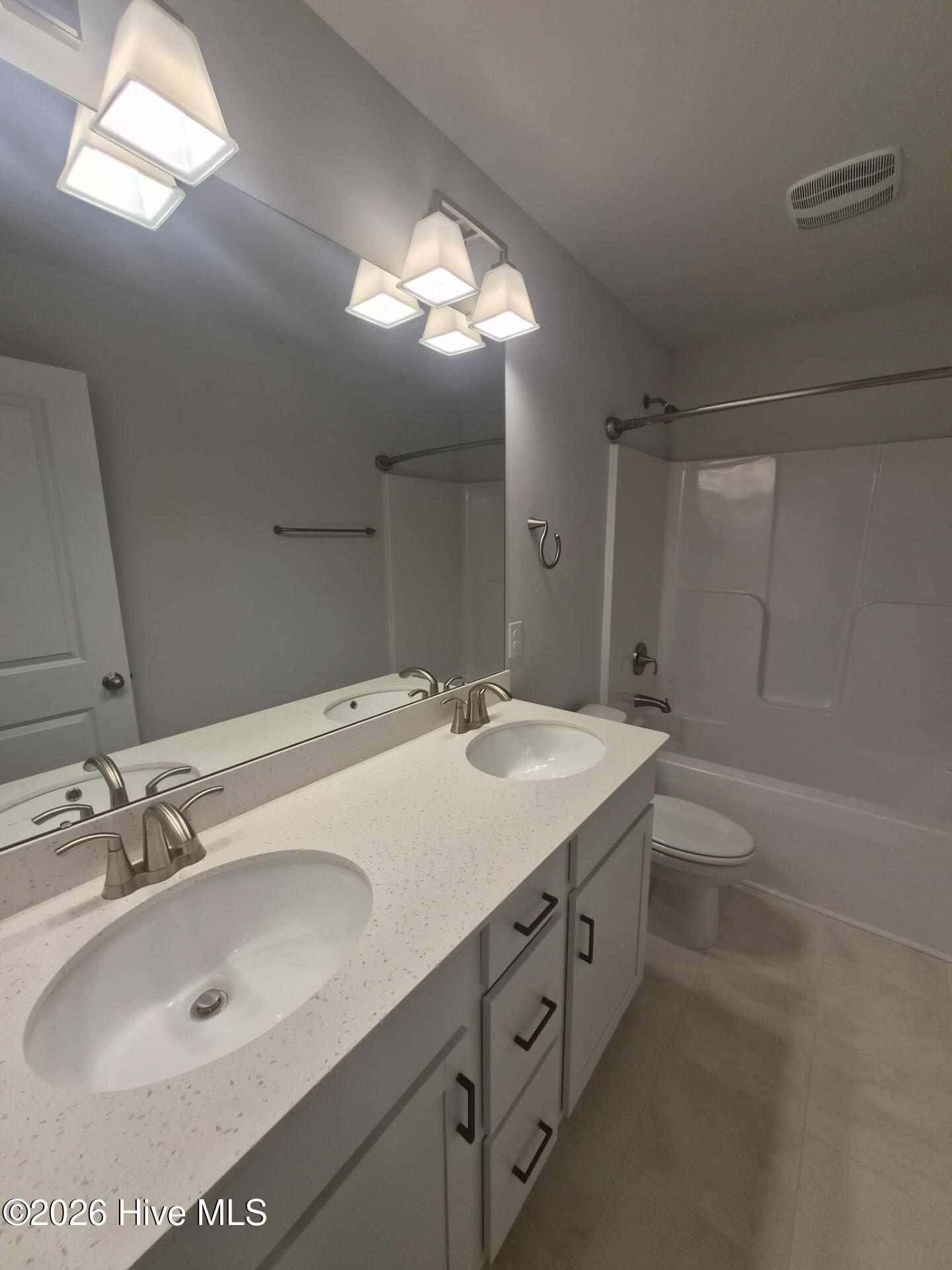 100547261 | Photo 21