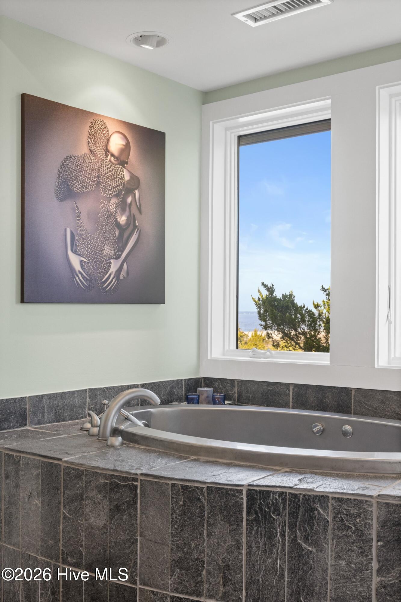 100558974 | Photo 35