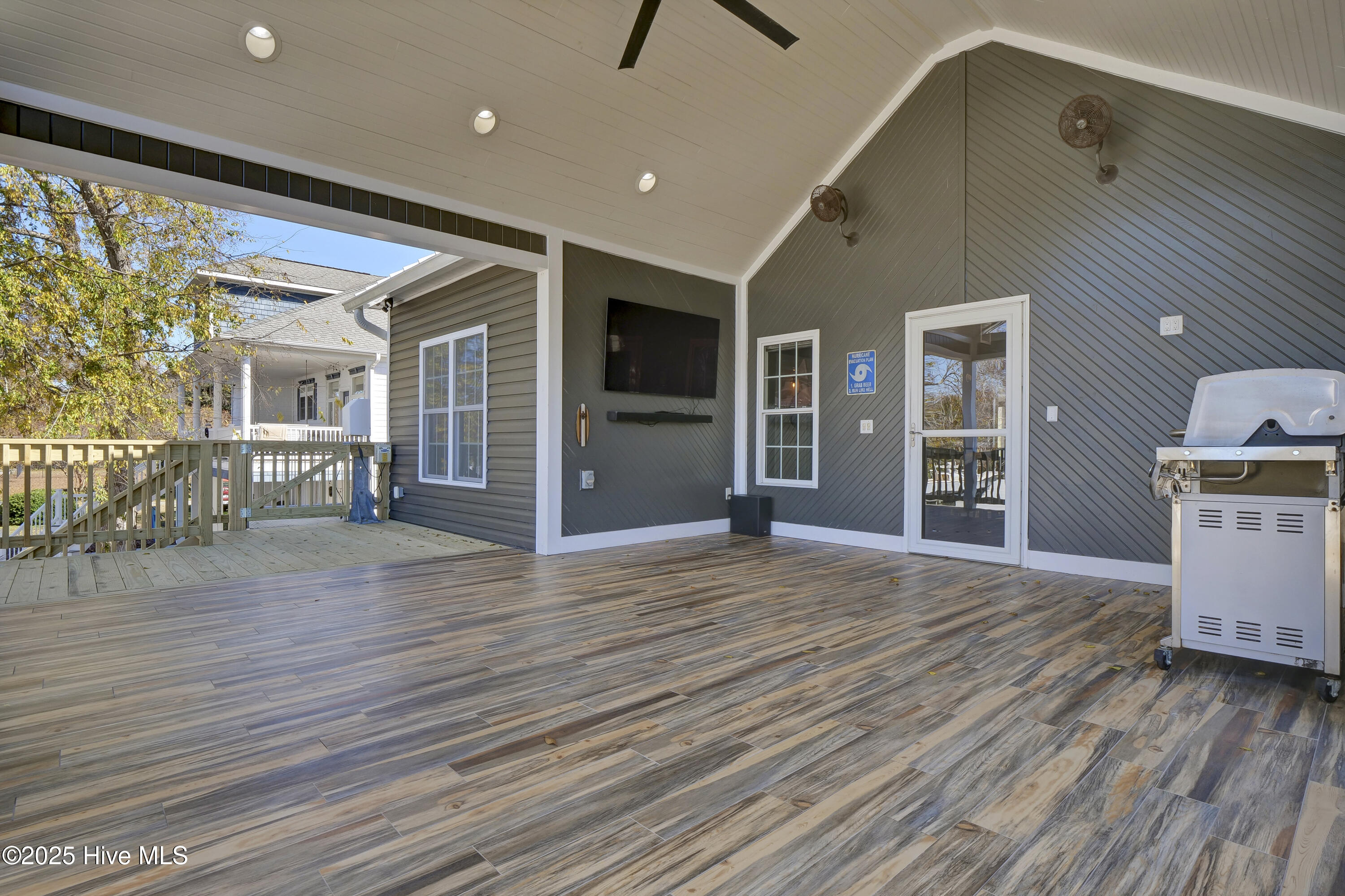 100543040 | Photo 55