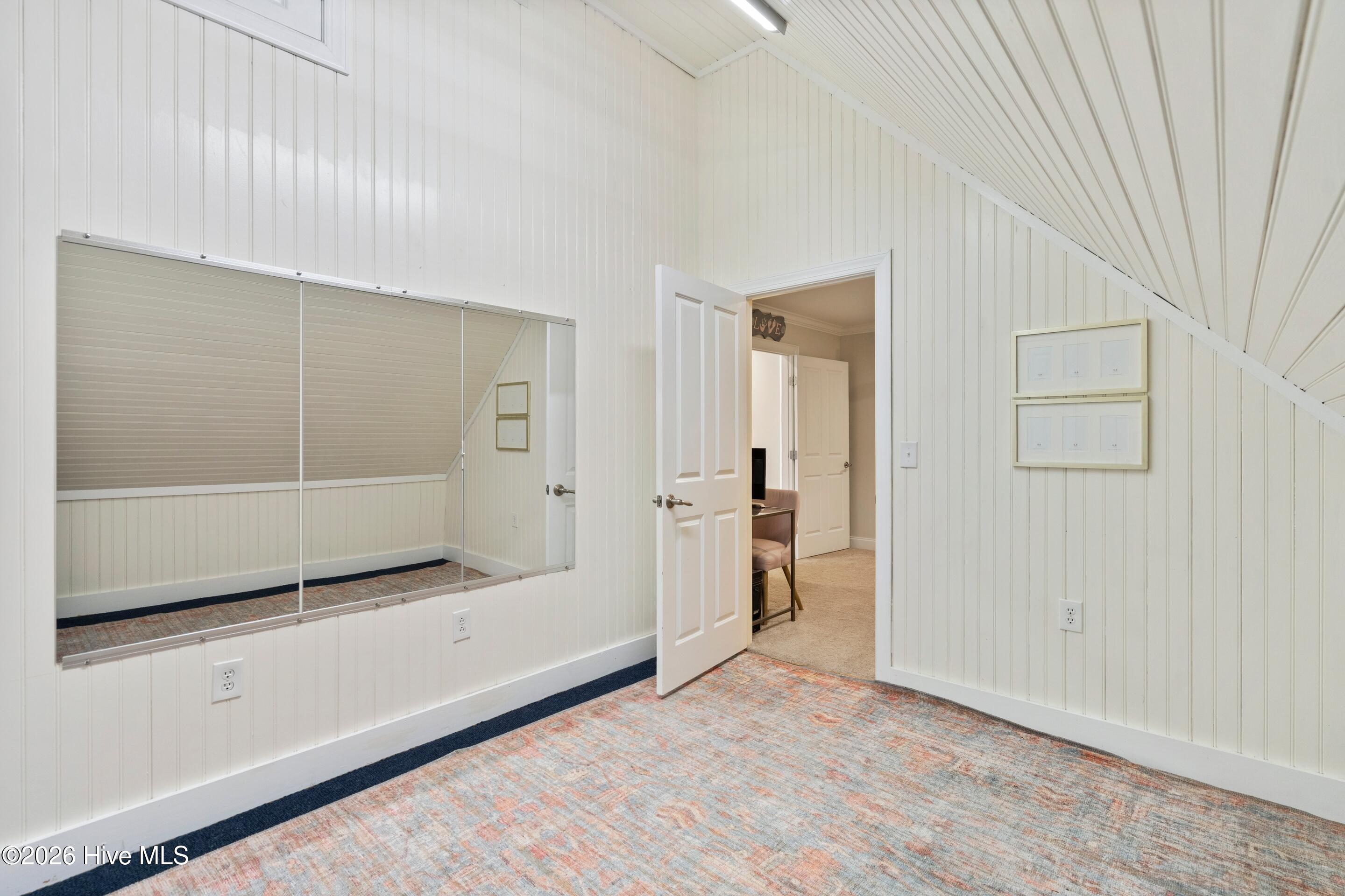 100549669 | Photo 51