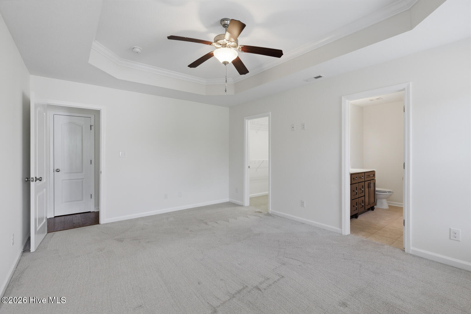 100568467 | Photo 23