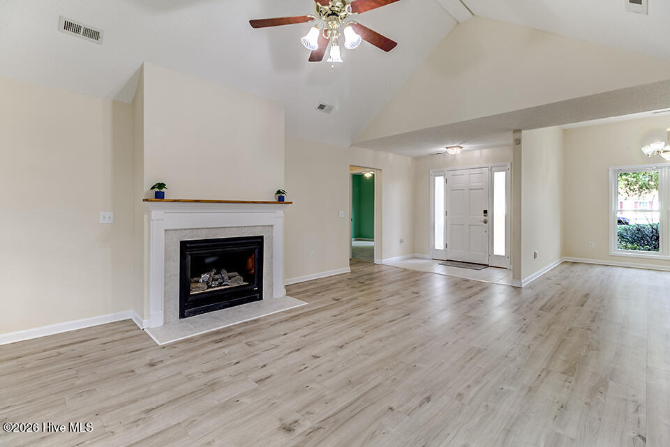 100553077 | Photo 12