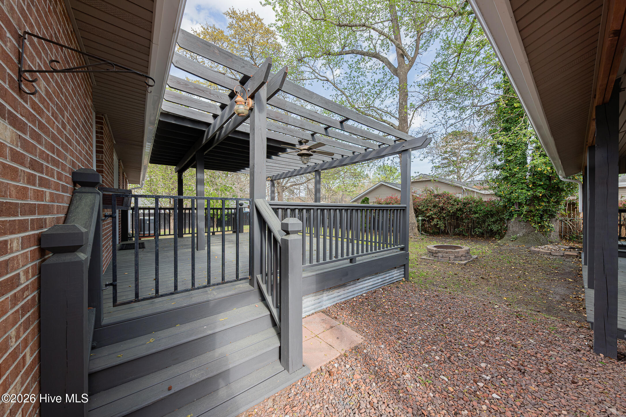 100563981 | Photo 47