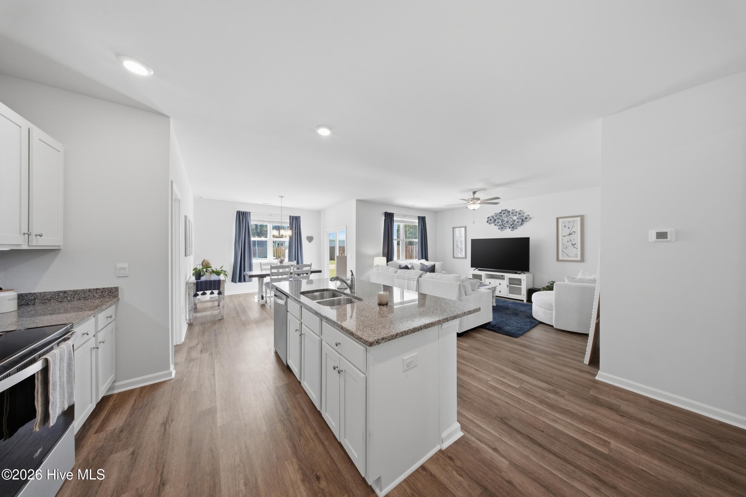 100565594 | Photo 22