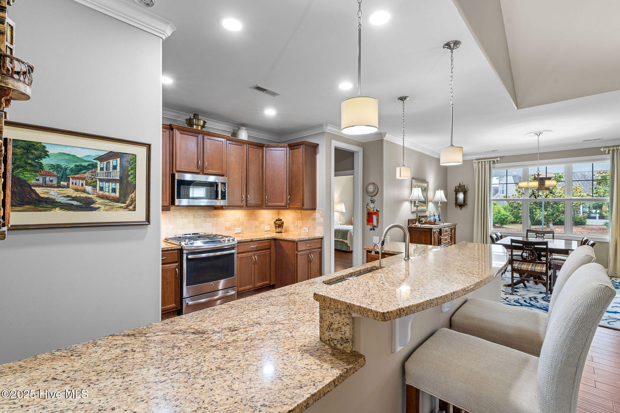 100518693 | Photo 14