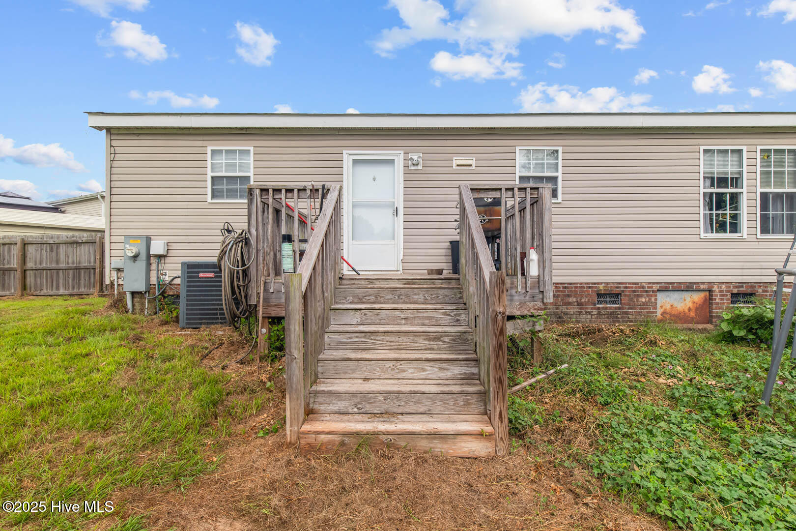 100528687 | Photo 32