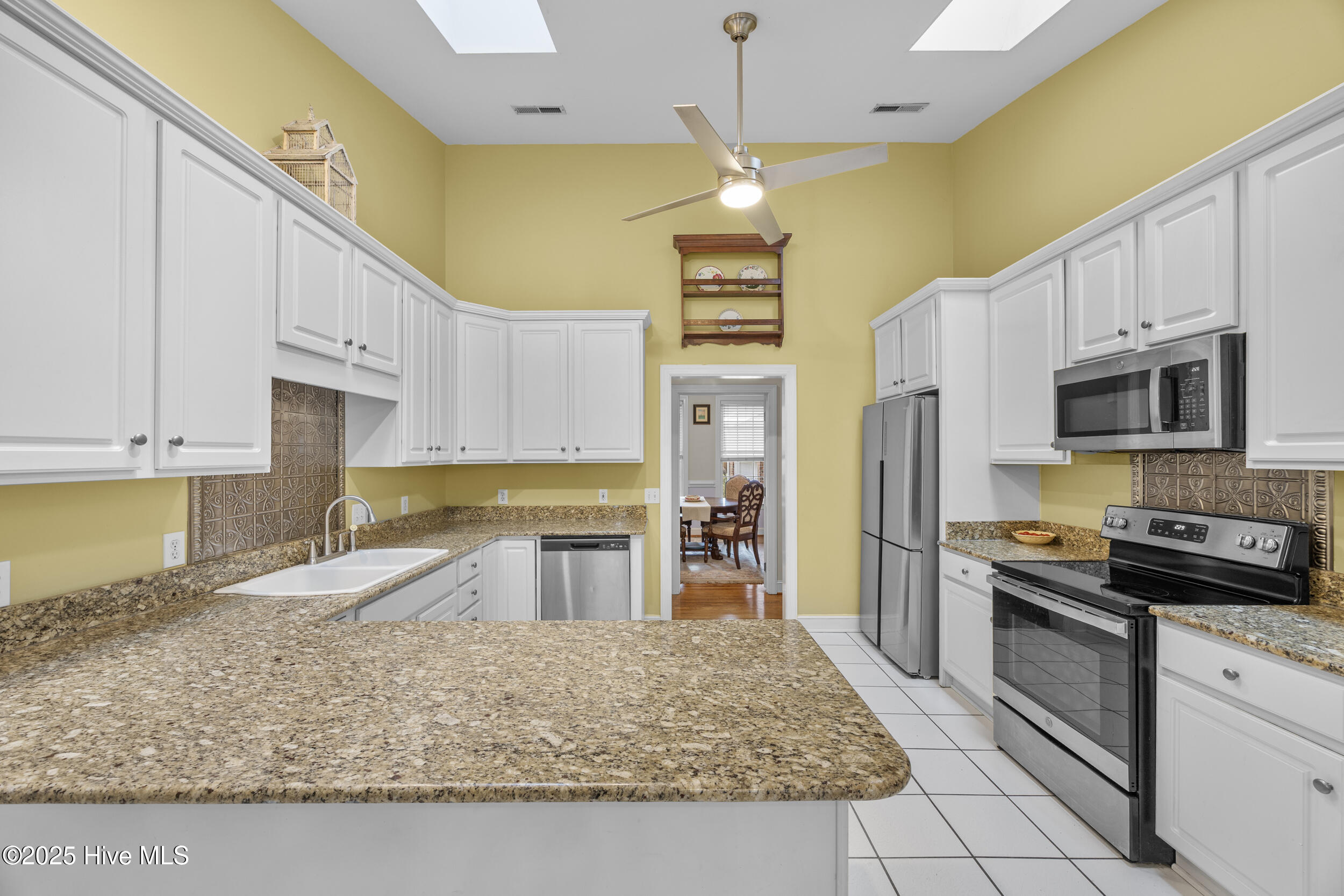 100543890 | Photo 13