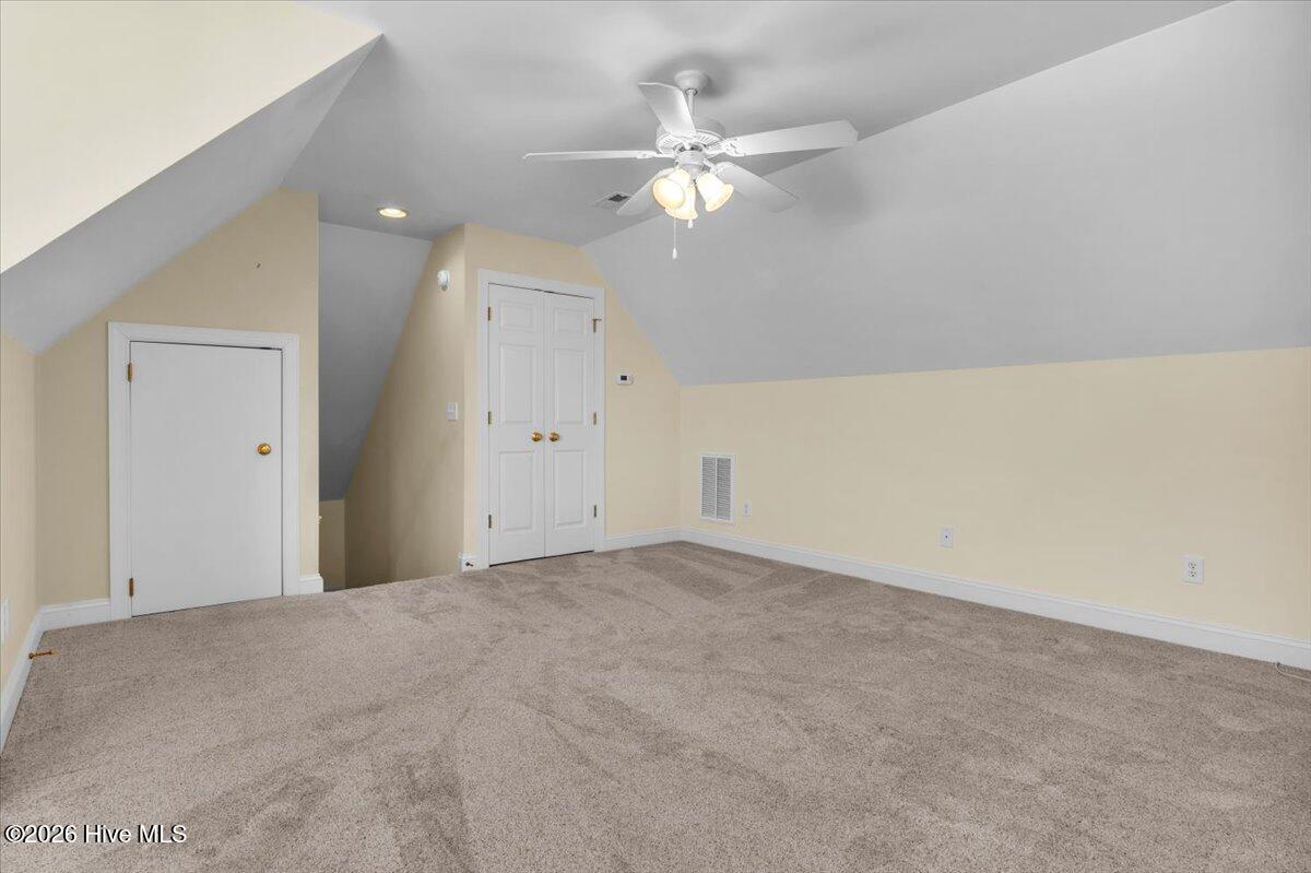 100569829 | Photo 33