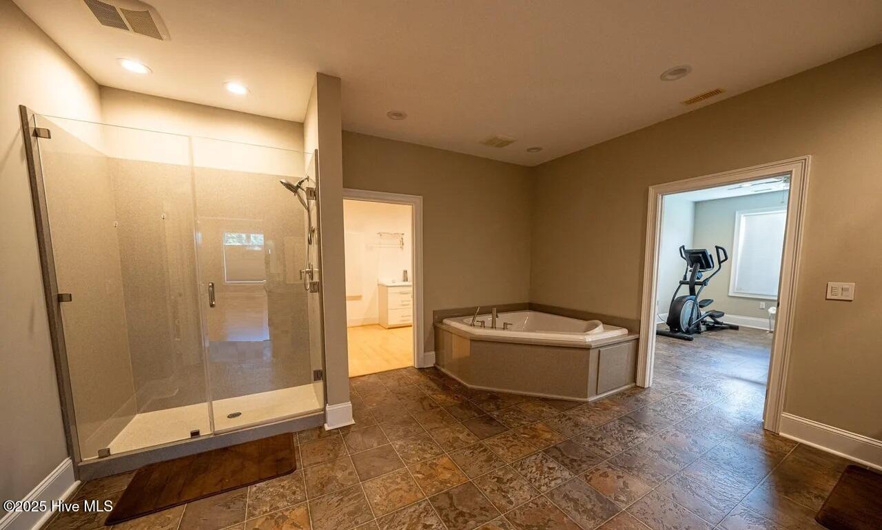 100547219 | Photo 33