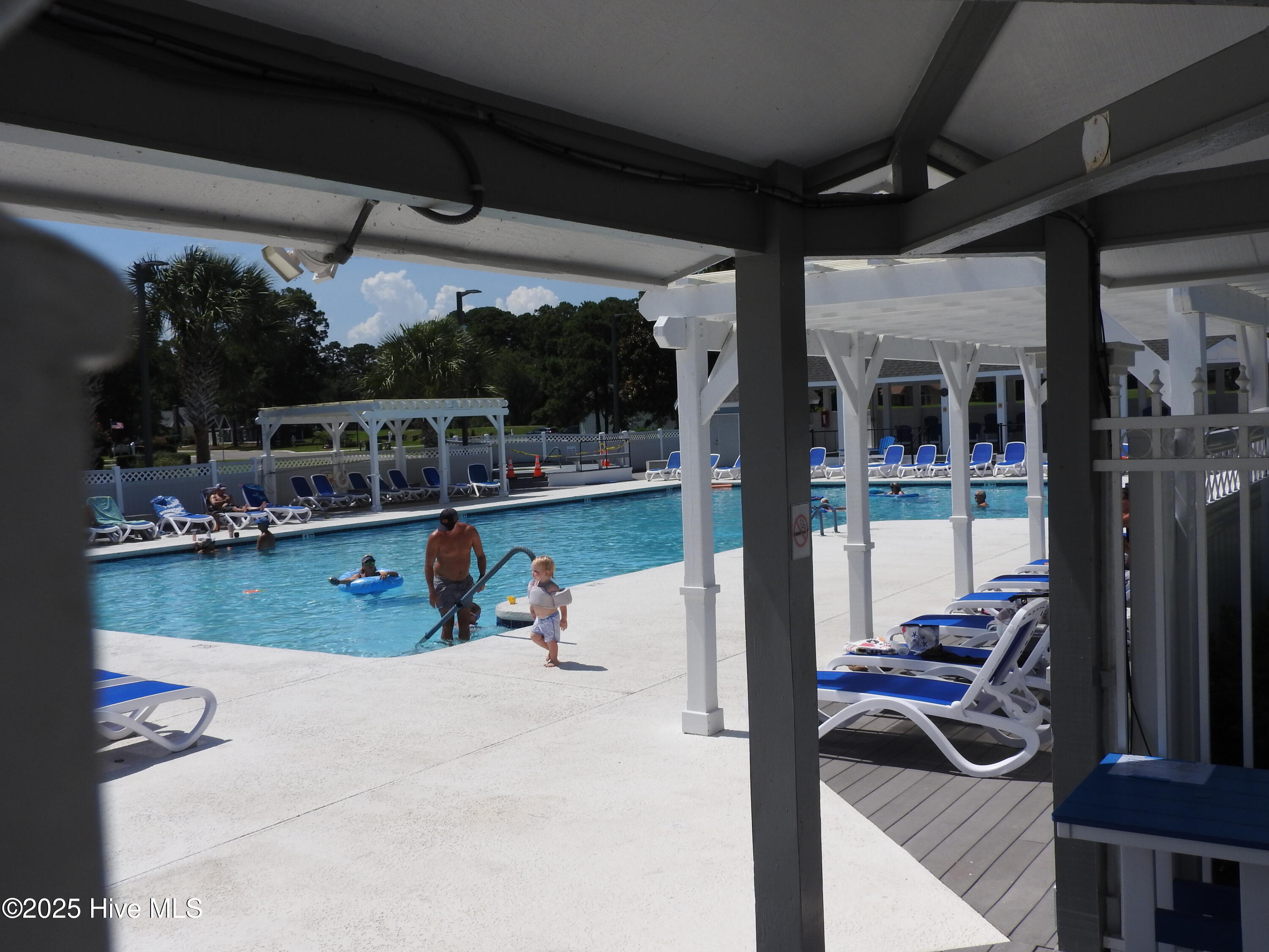 100520083 | Photo 46