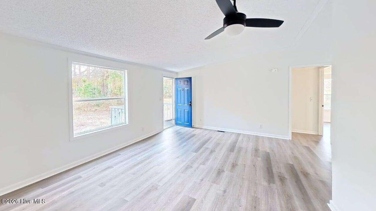 100554410 | Photo 15