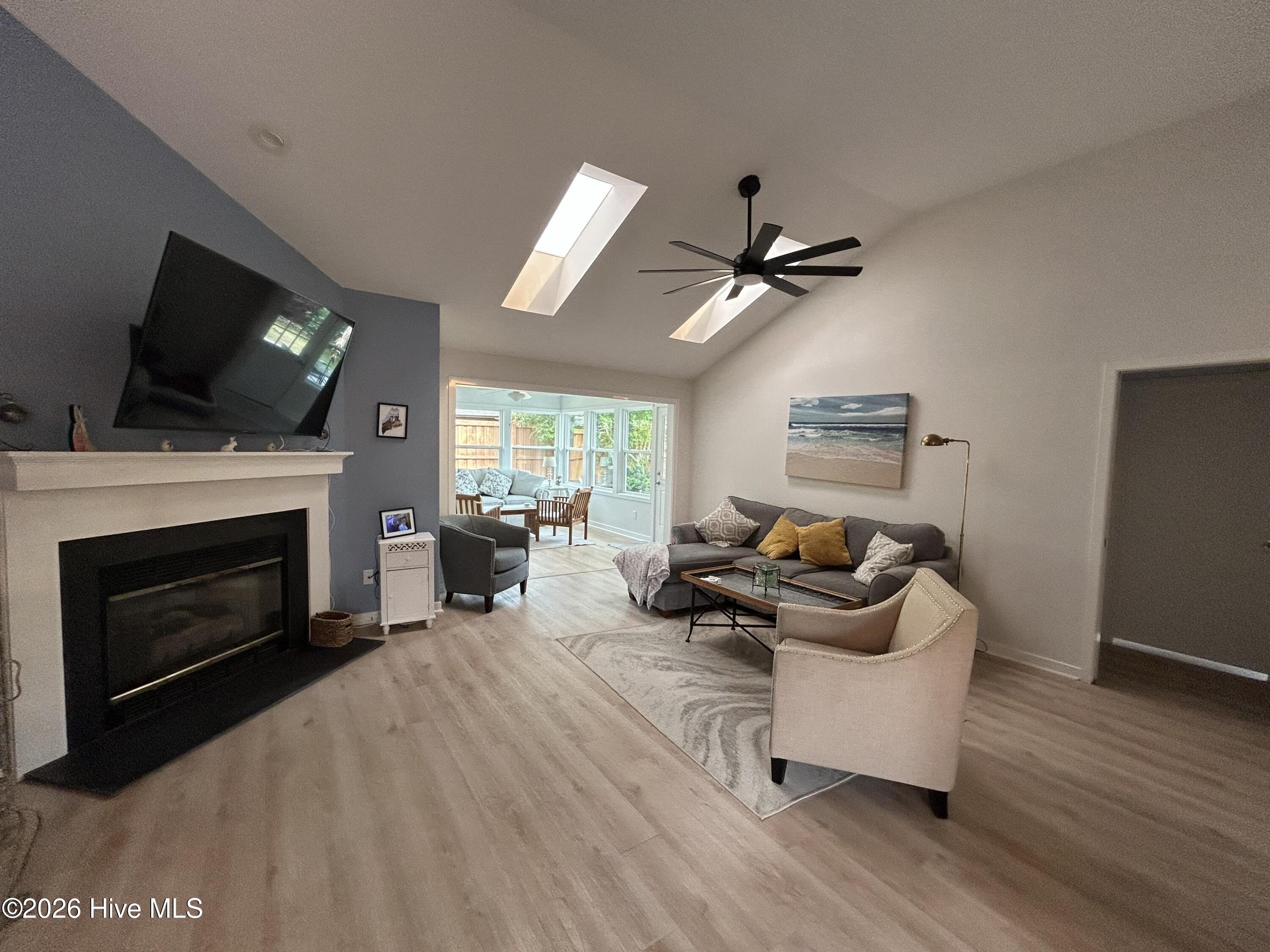 100556332 | Photo 13