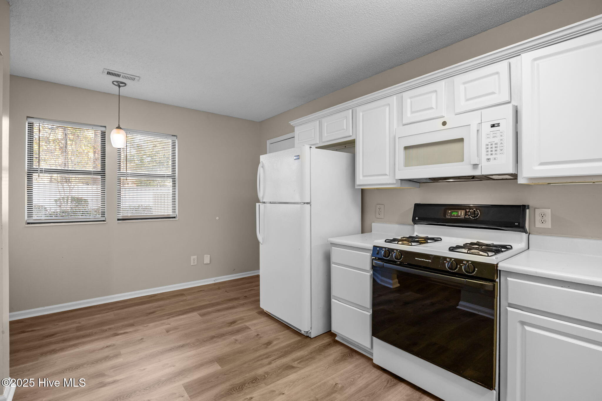 100543973 | Photo 14